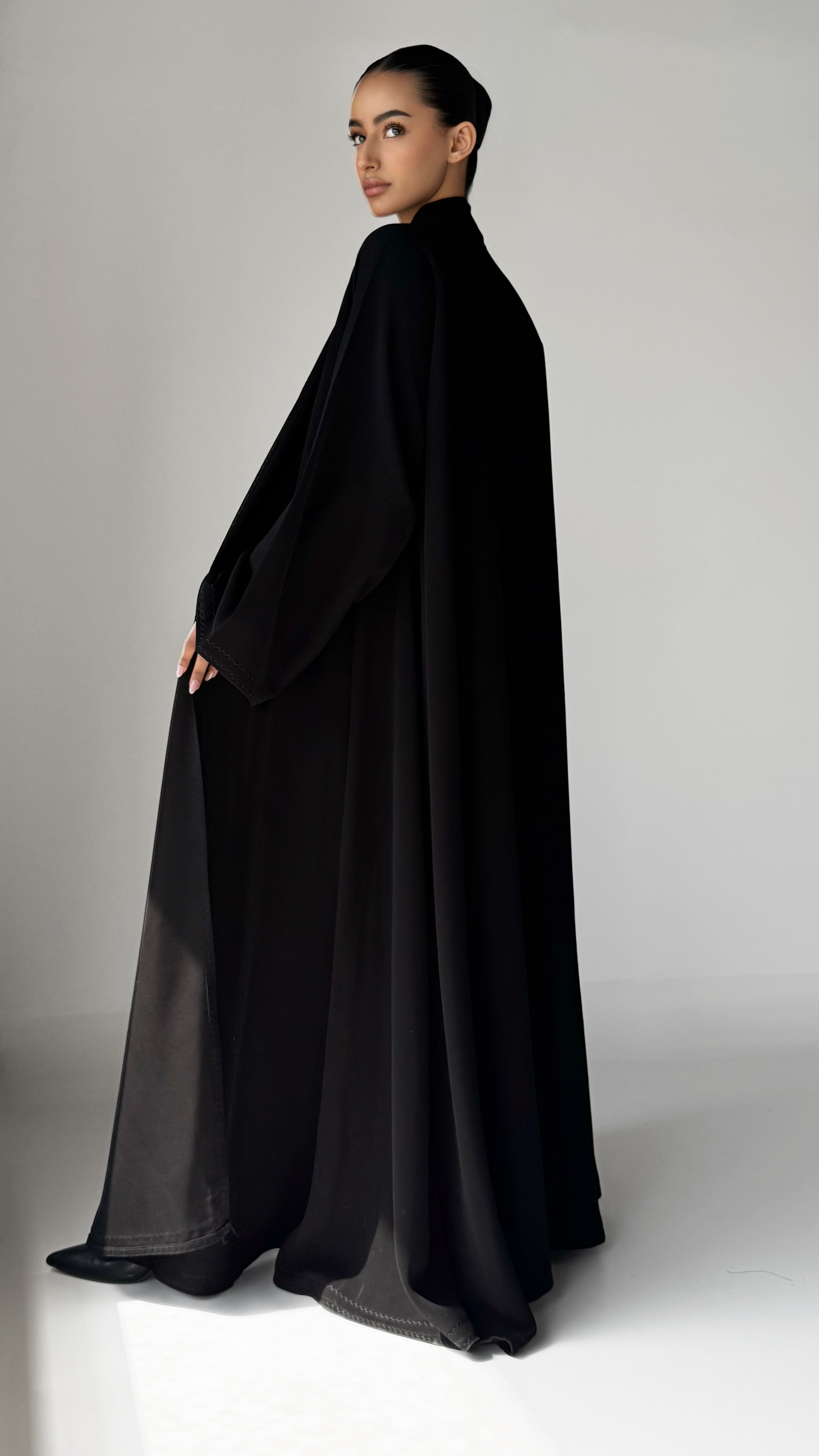 MW1277 - عبايه اسود تطريز