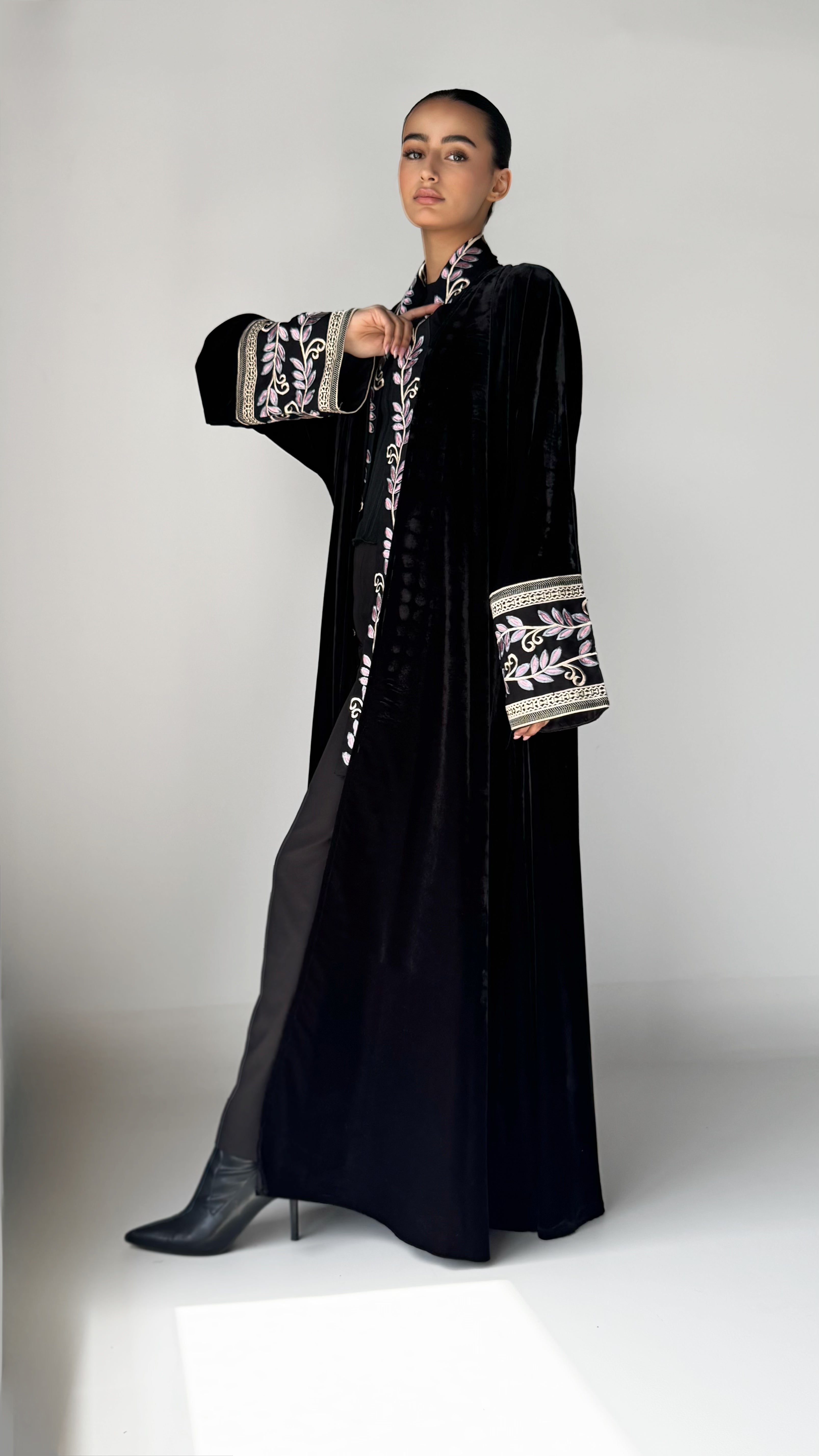 MW645 - Light Crepe Standing with Jacquard Half-Cloche