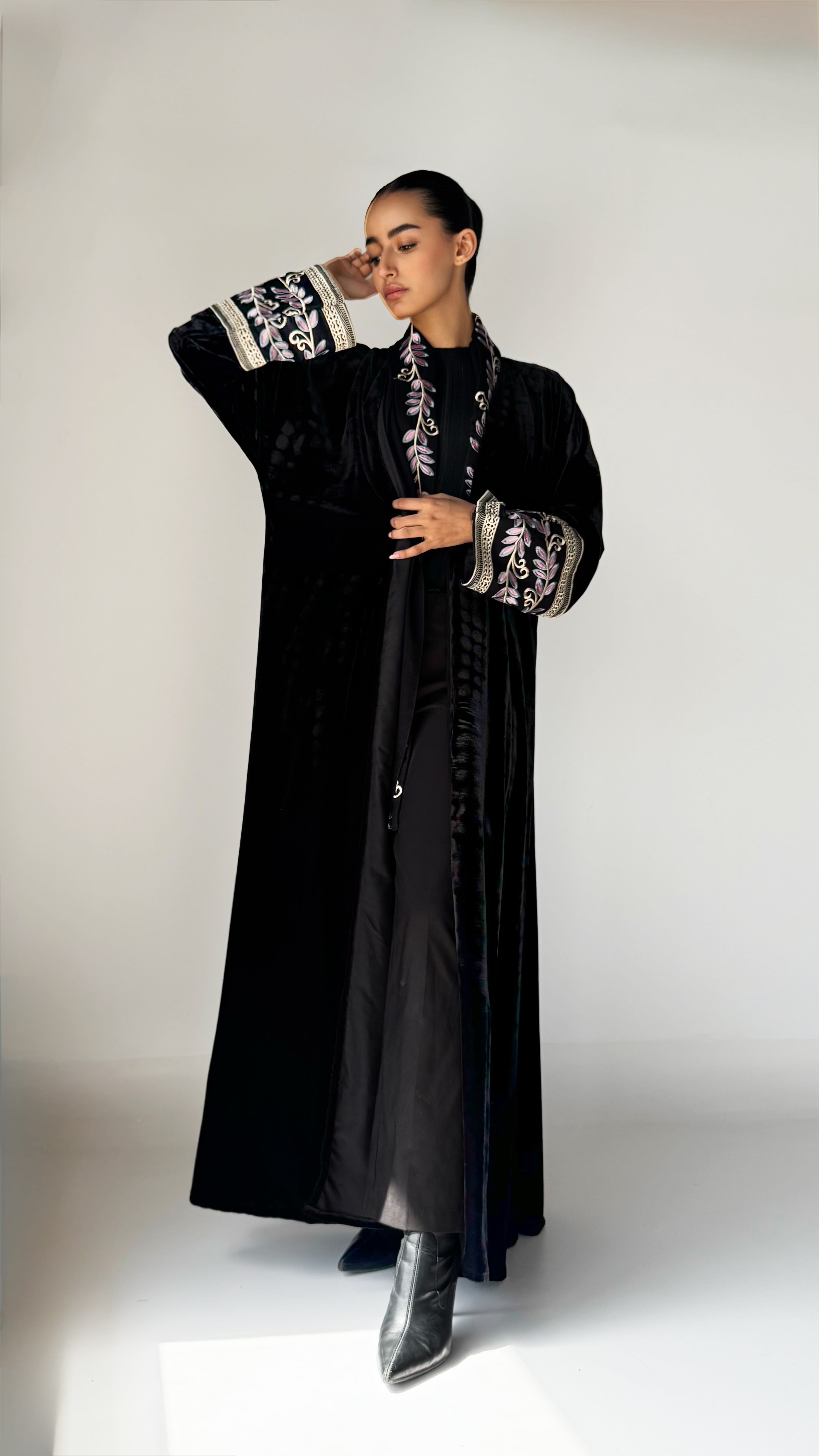 MW645 - Light Crepe Standing with Jacquard Half-Cloche