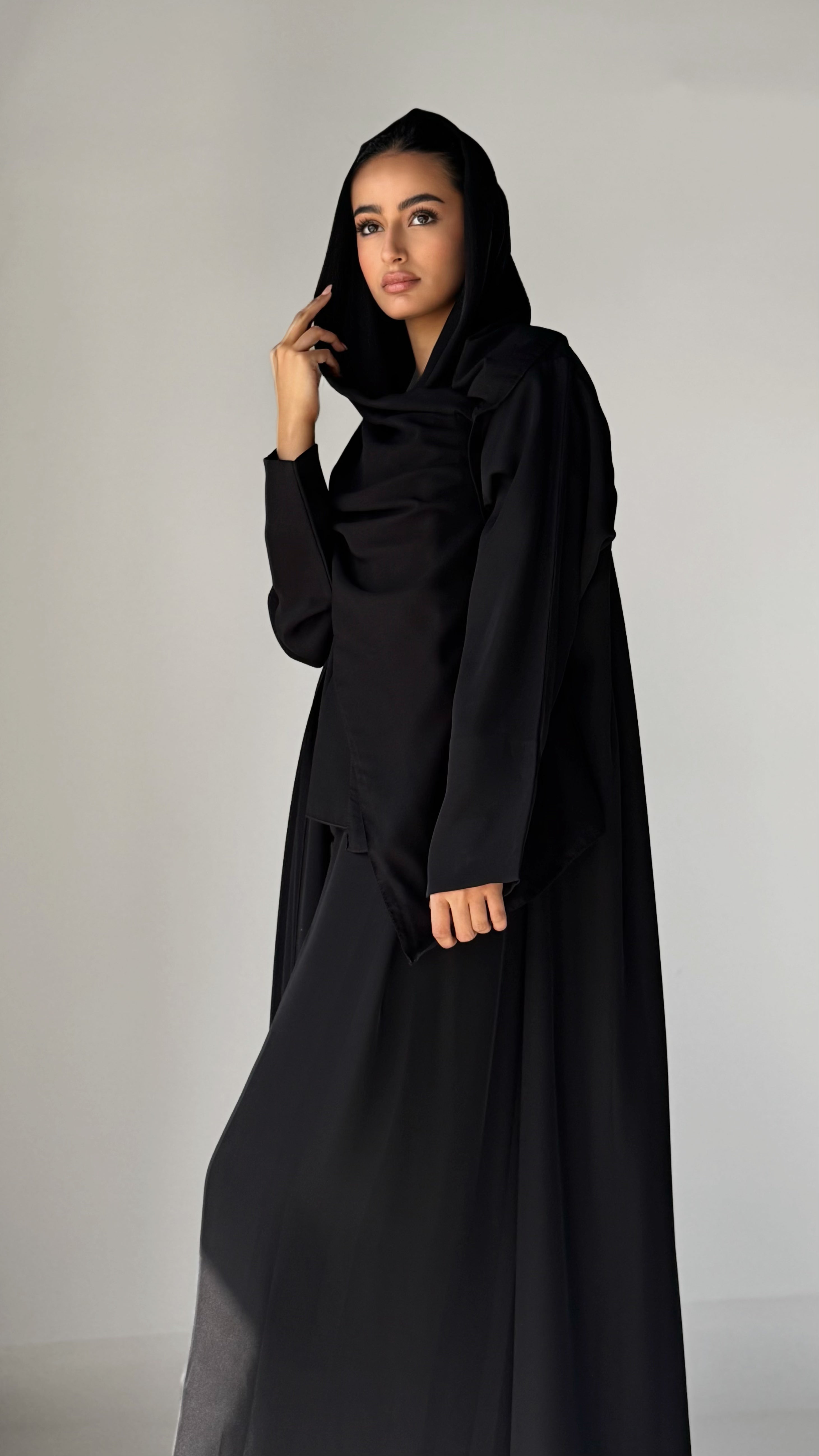MW645 - Light Crepe Standing with Jacquard Half-Cloche