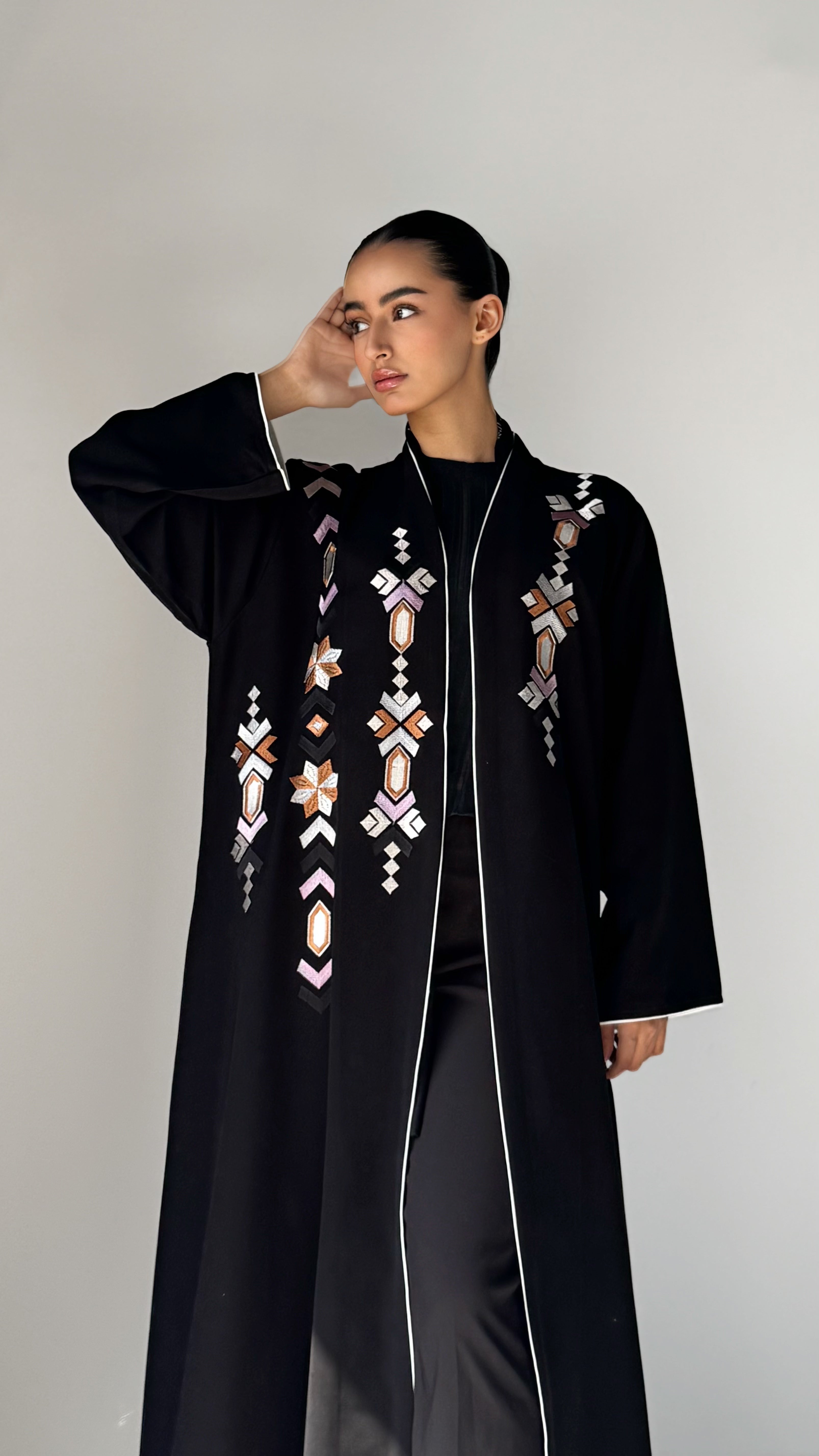 MW645 - Light Crepe Standing with Jacquard Half-Cloche