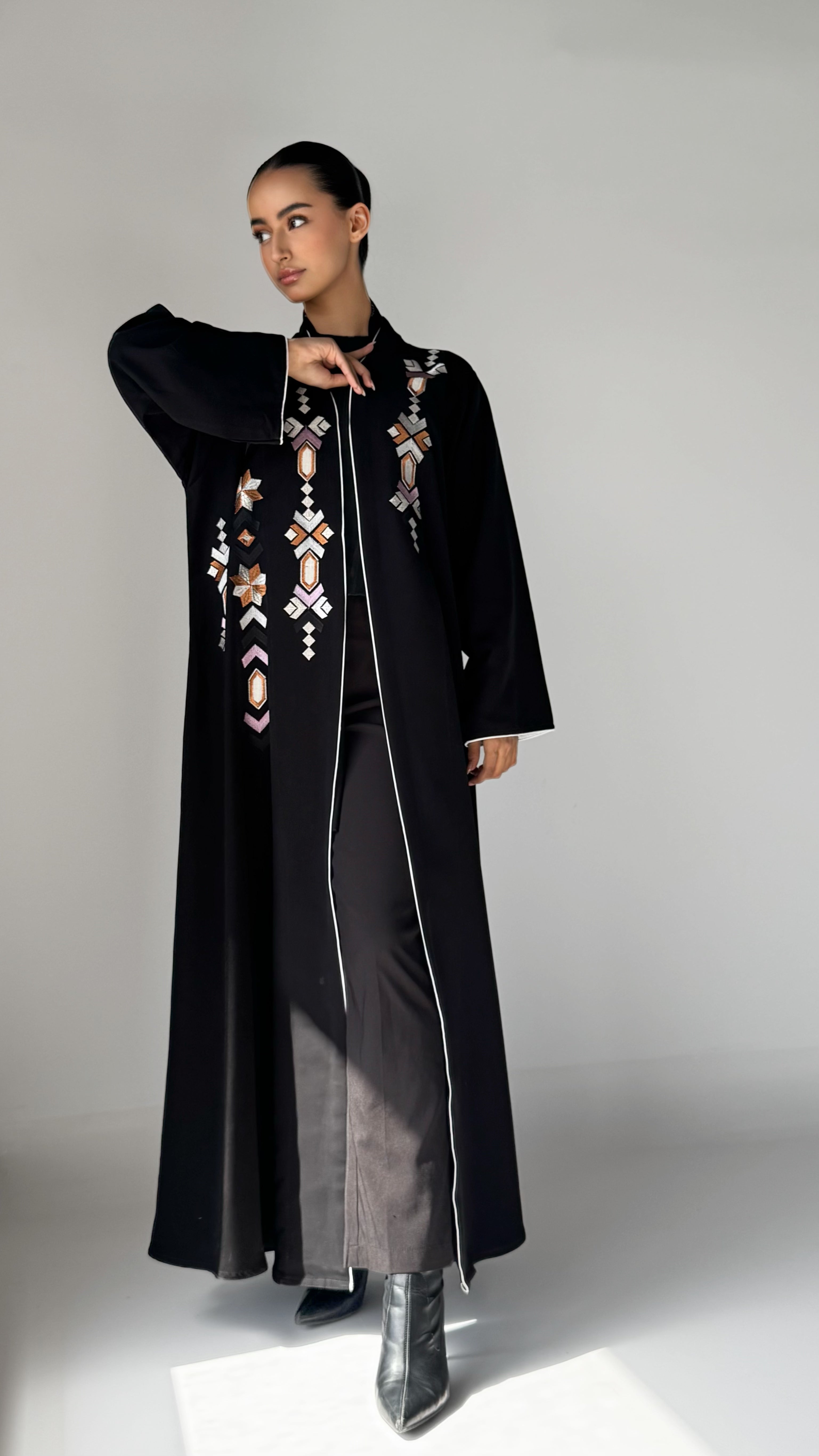 MW645 - Light Crepe Standing with Jacquard Half-Cloche