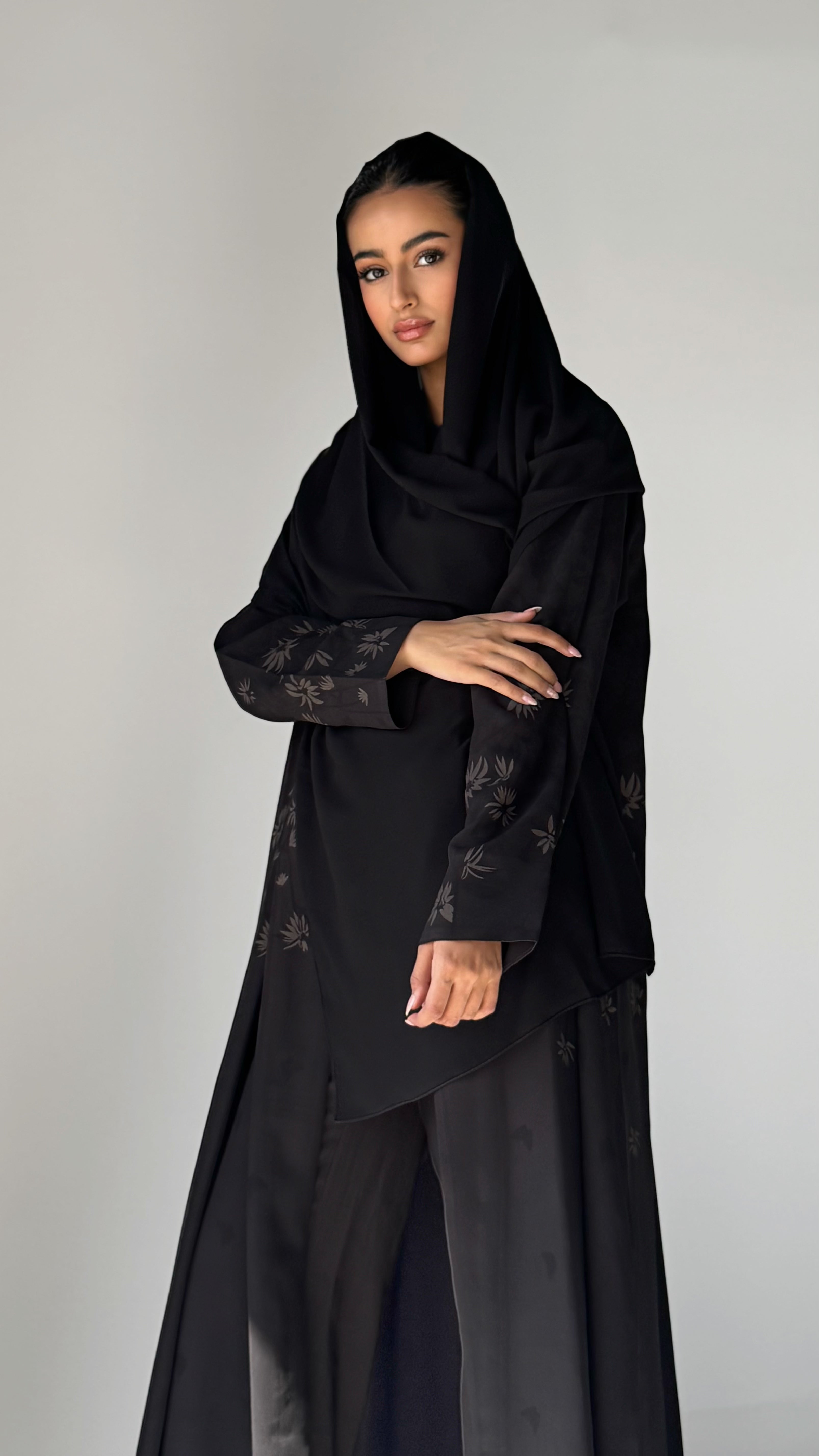 MW645 - Light Crepe Standing with Jacquard Half-Cloche