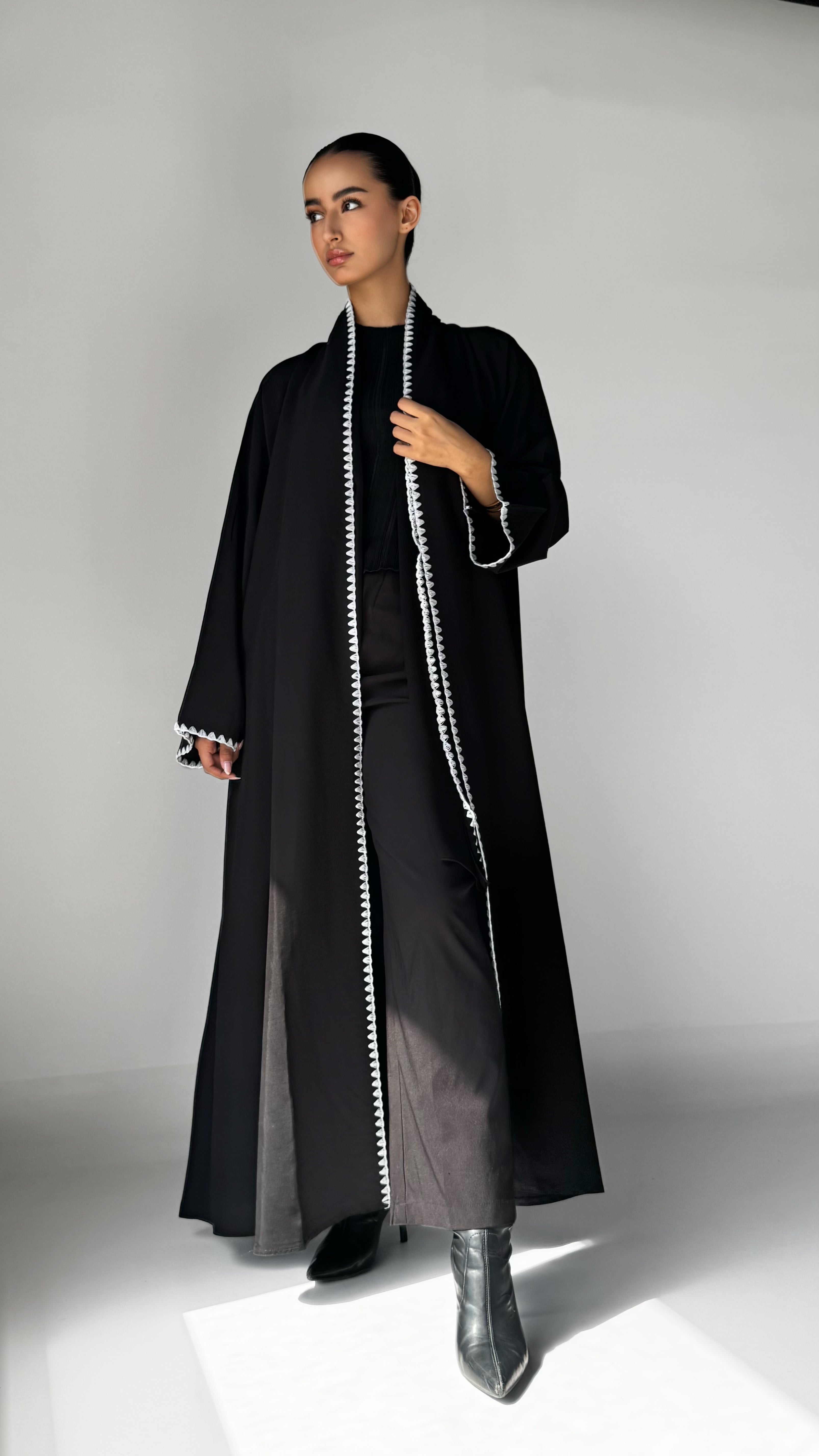 MW645 - Light Crepe Standing with Jacquard Half-Cloche
