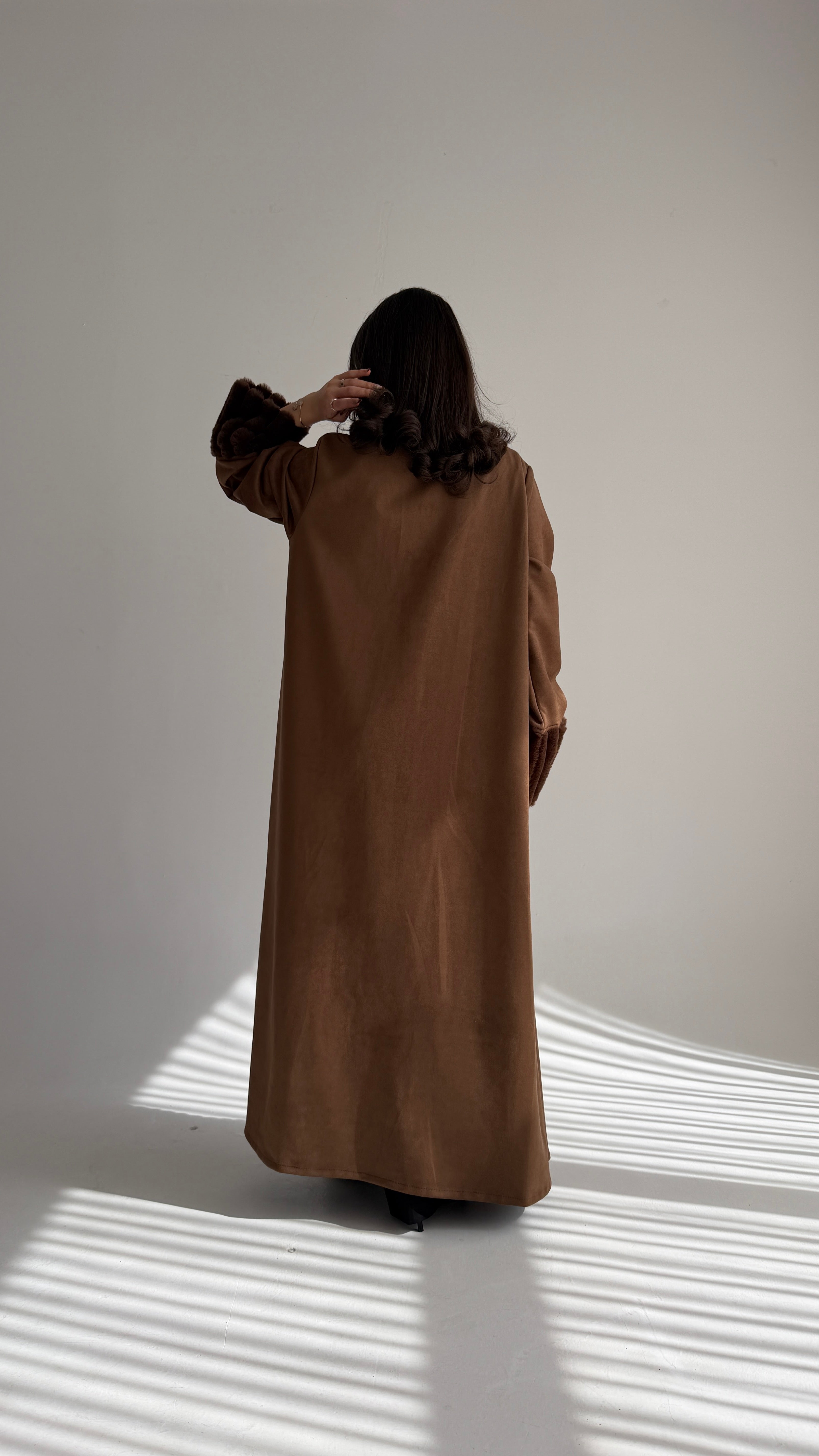 MW1804 - عباية شامواه مع تدخيلة فرو - Aya