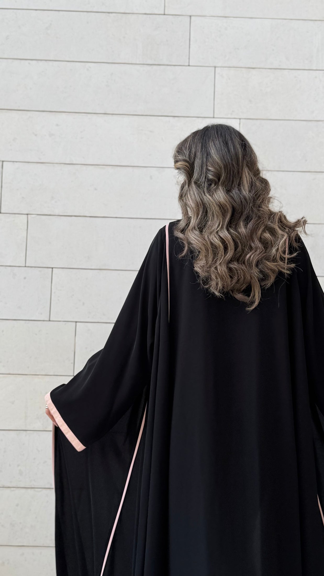 MW1606 - عباية سوداء بخطوط وردية وتطريز وردي | Black Abaya with Pink Stripes and Embroidery - Aya