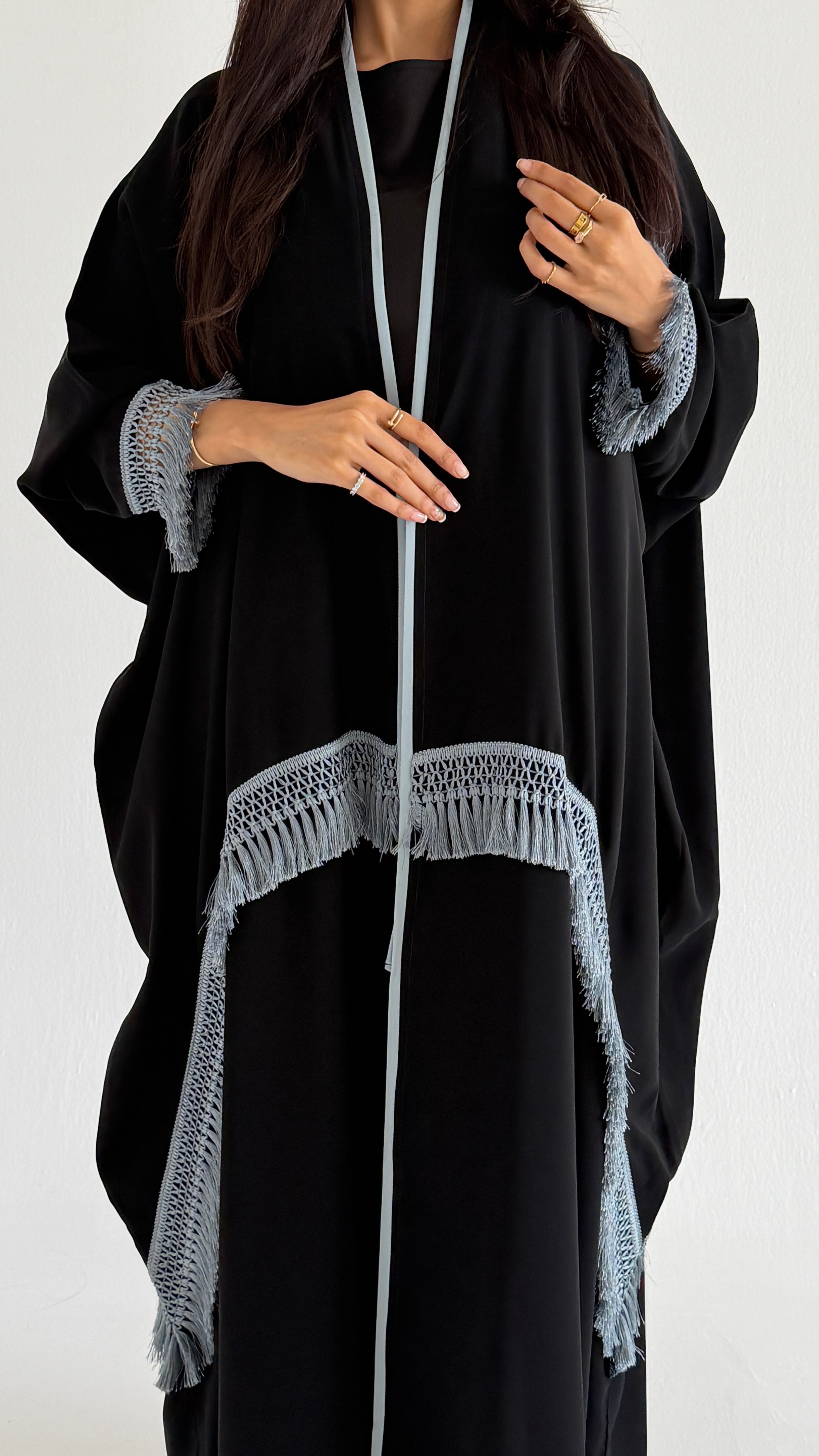 MWT2010 - عباية كريب مع تدخيلة هدب سماوي - Aya