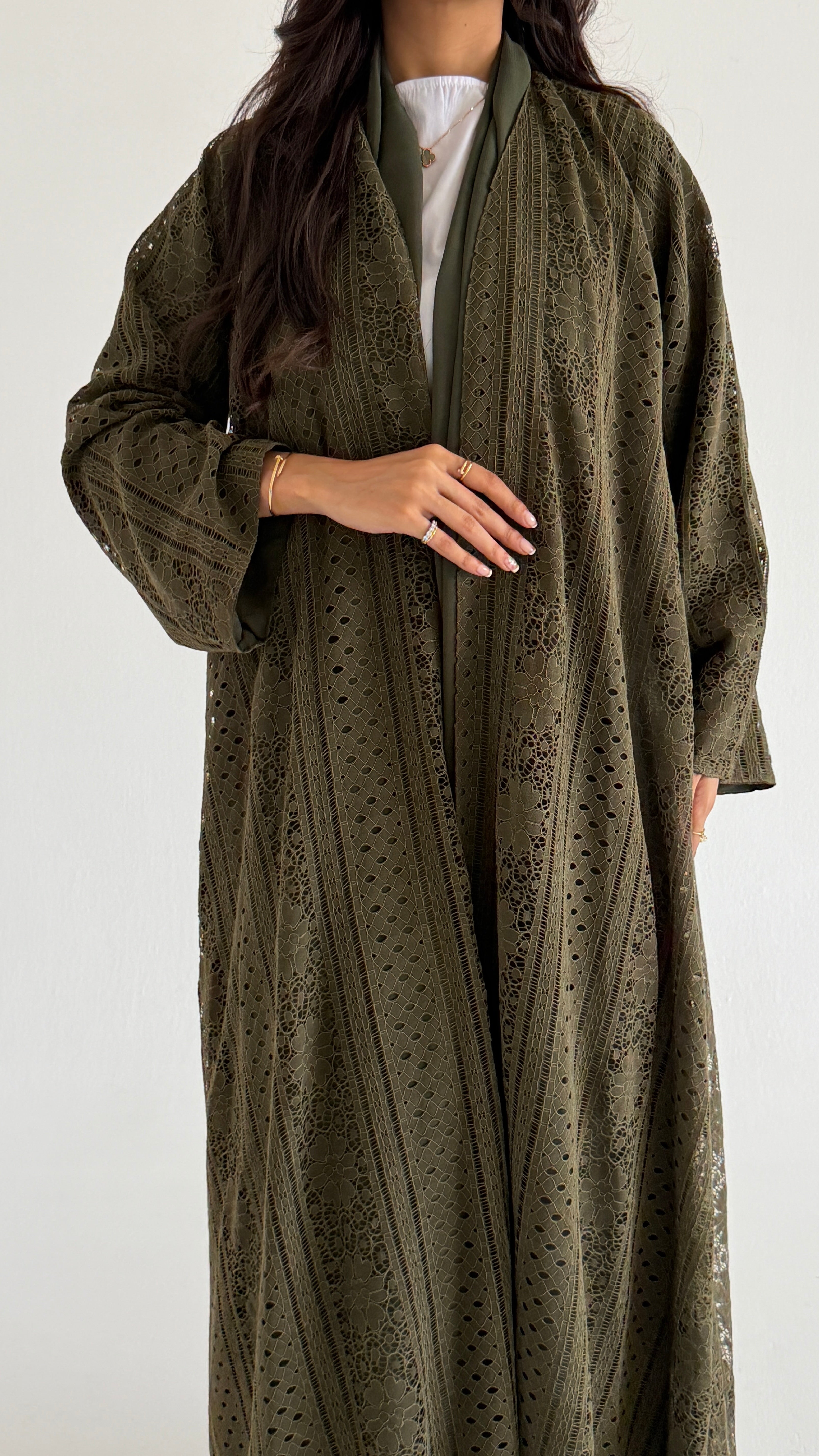 MW2157 -عباية دانتيل  مبطن نص كلوش راقيه وحصرية - Aya