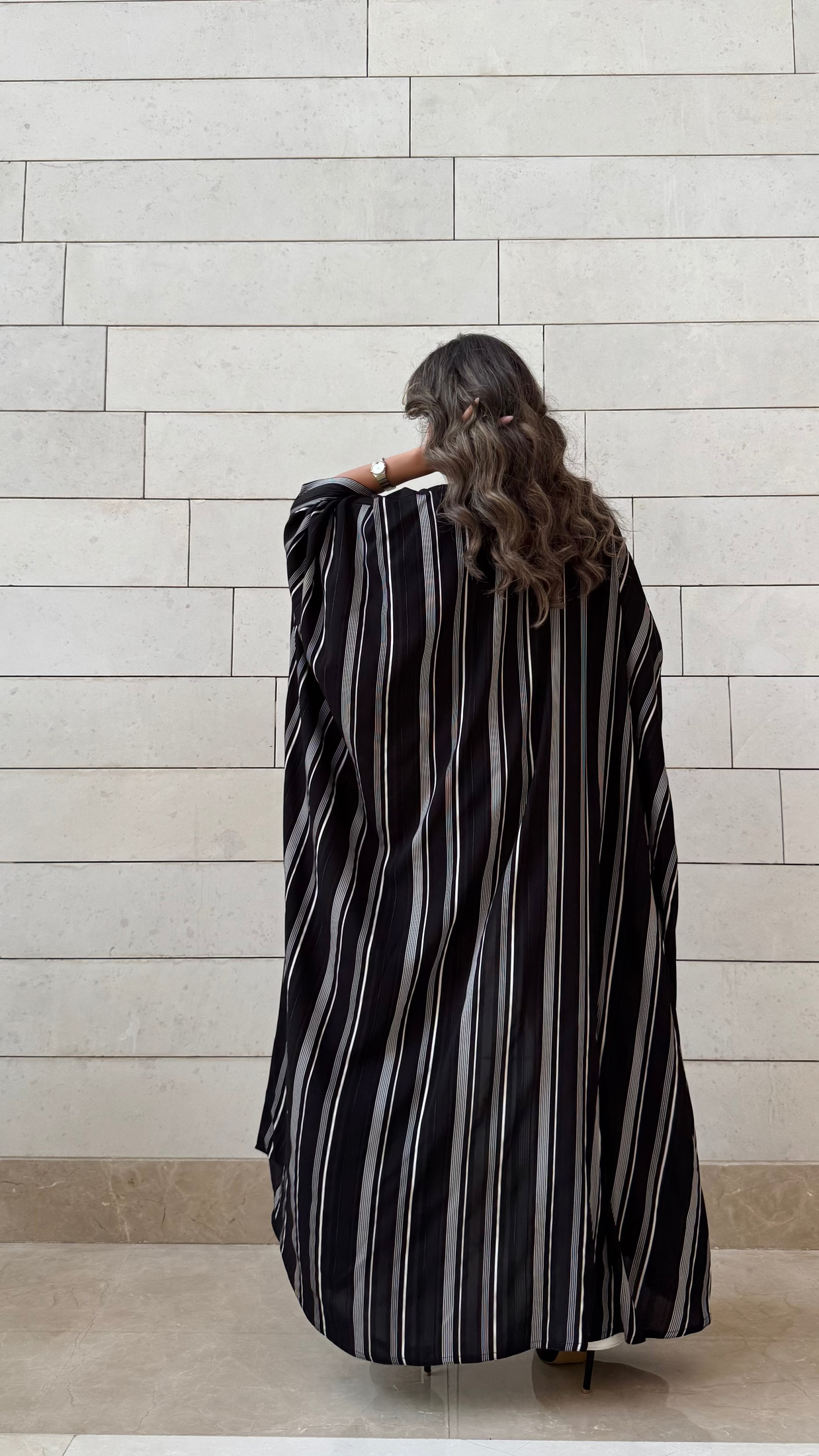 MW1592 -  عباية سوداء كريب بظهر مخطط | Black Crepe Abaya with Striped Back - Aya