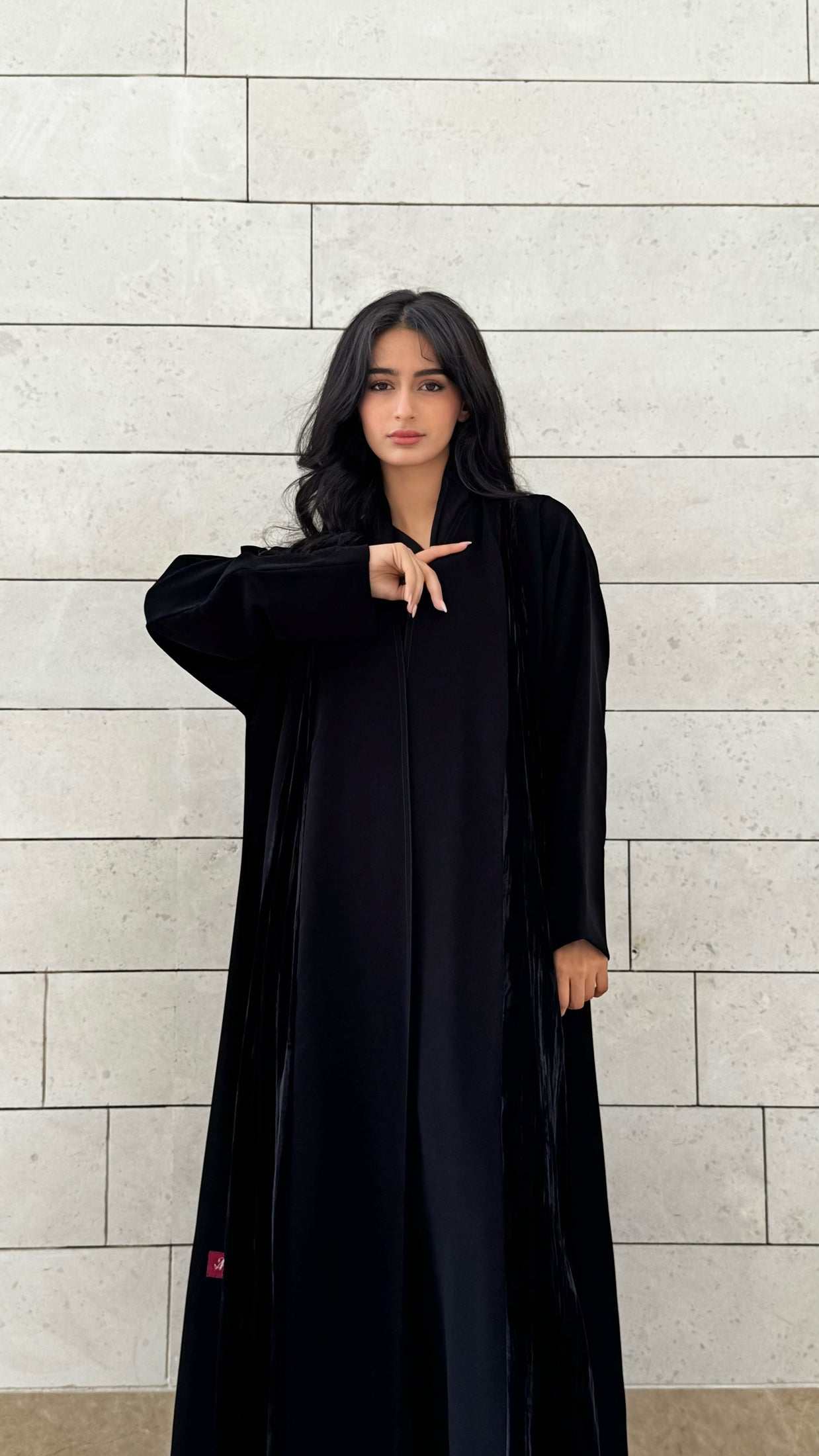 MWT665 - عباية اسود مع دخيلة مخمل - Aya