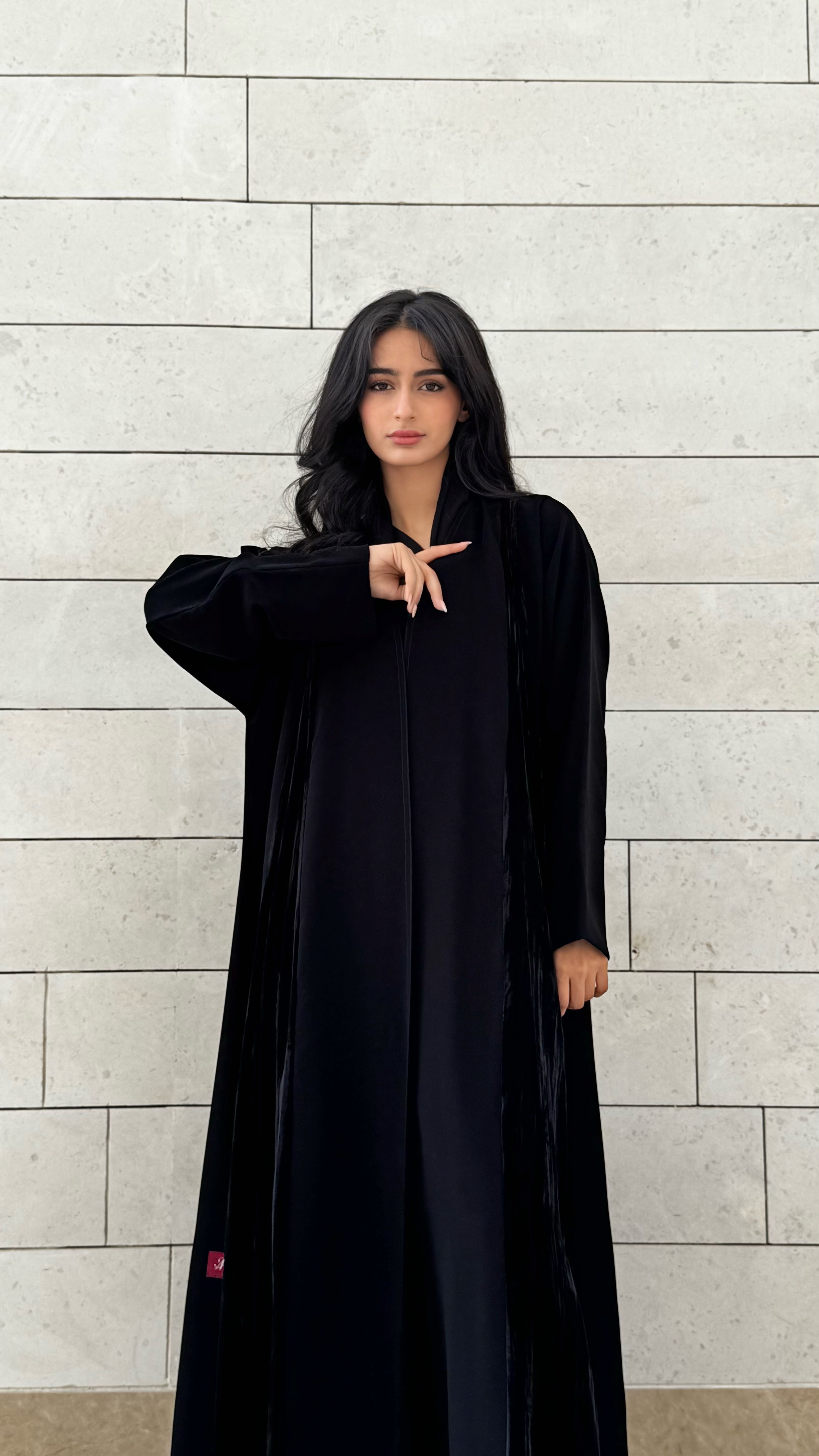 MWT665 - عباية اسود مع دخيلة مخمل - Aya