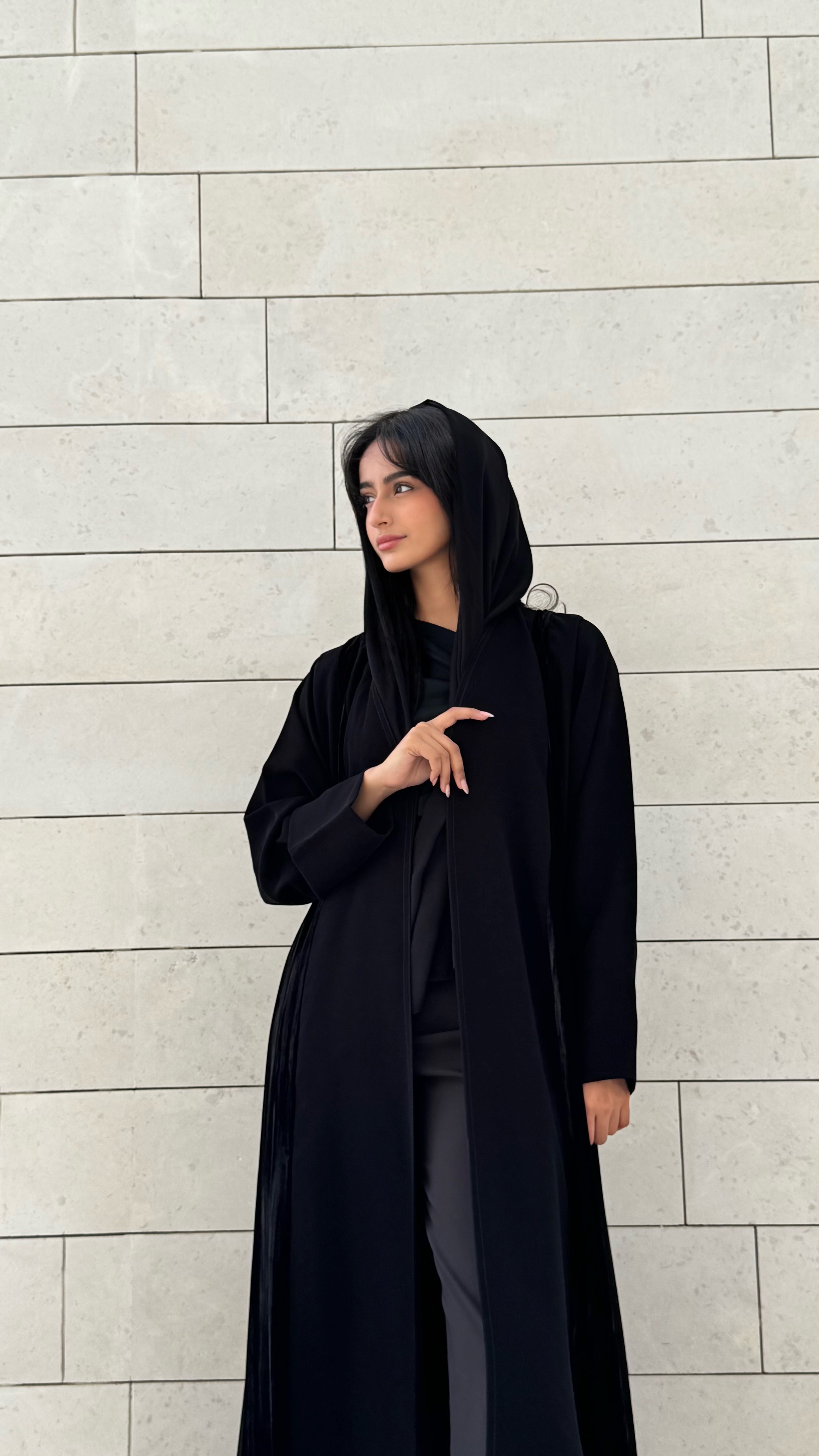 MWT665 - عباية اسود مع دخيلة مخمل - Aya