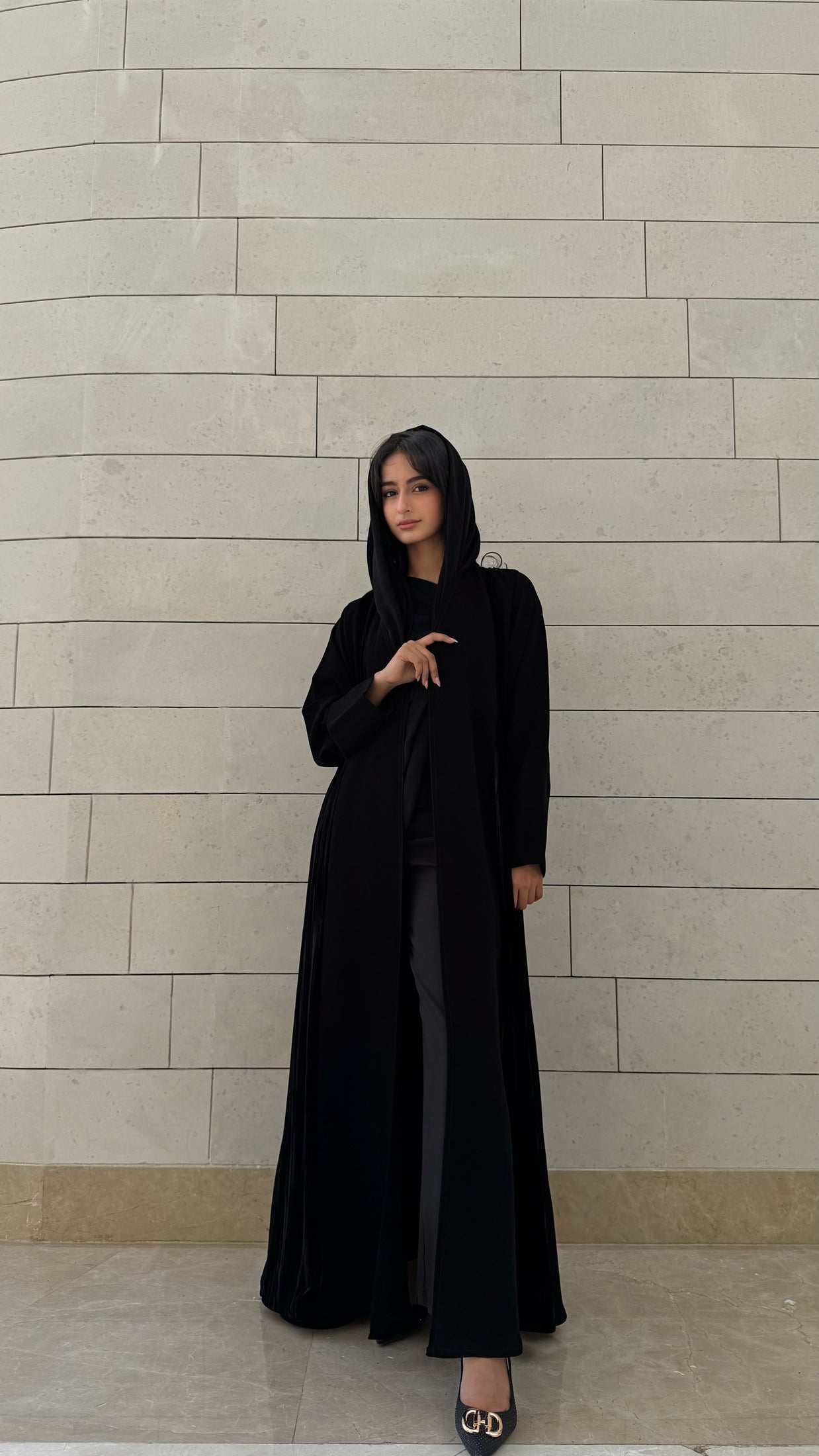 MWT665 - عباية اسود مع دخيلة مخمل - Aya
