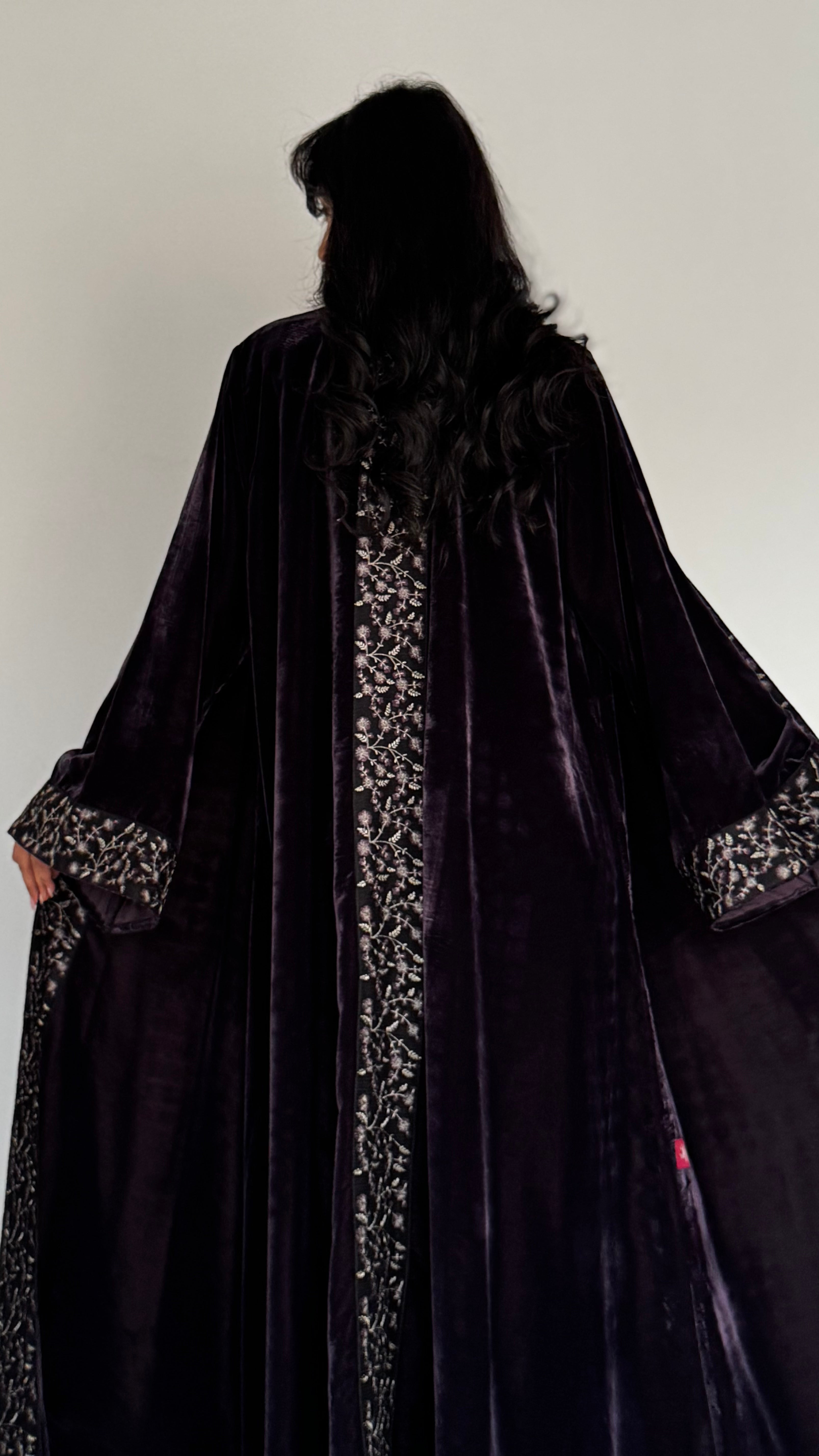 MW645 - Light Crepe Standing with Jacquard Half-Cloche
