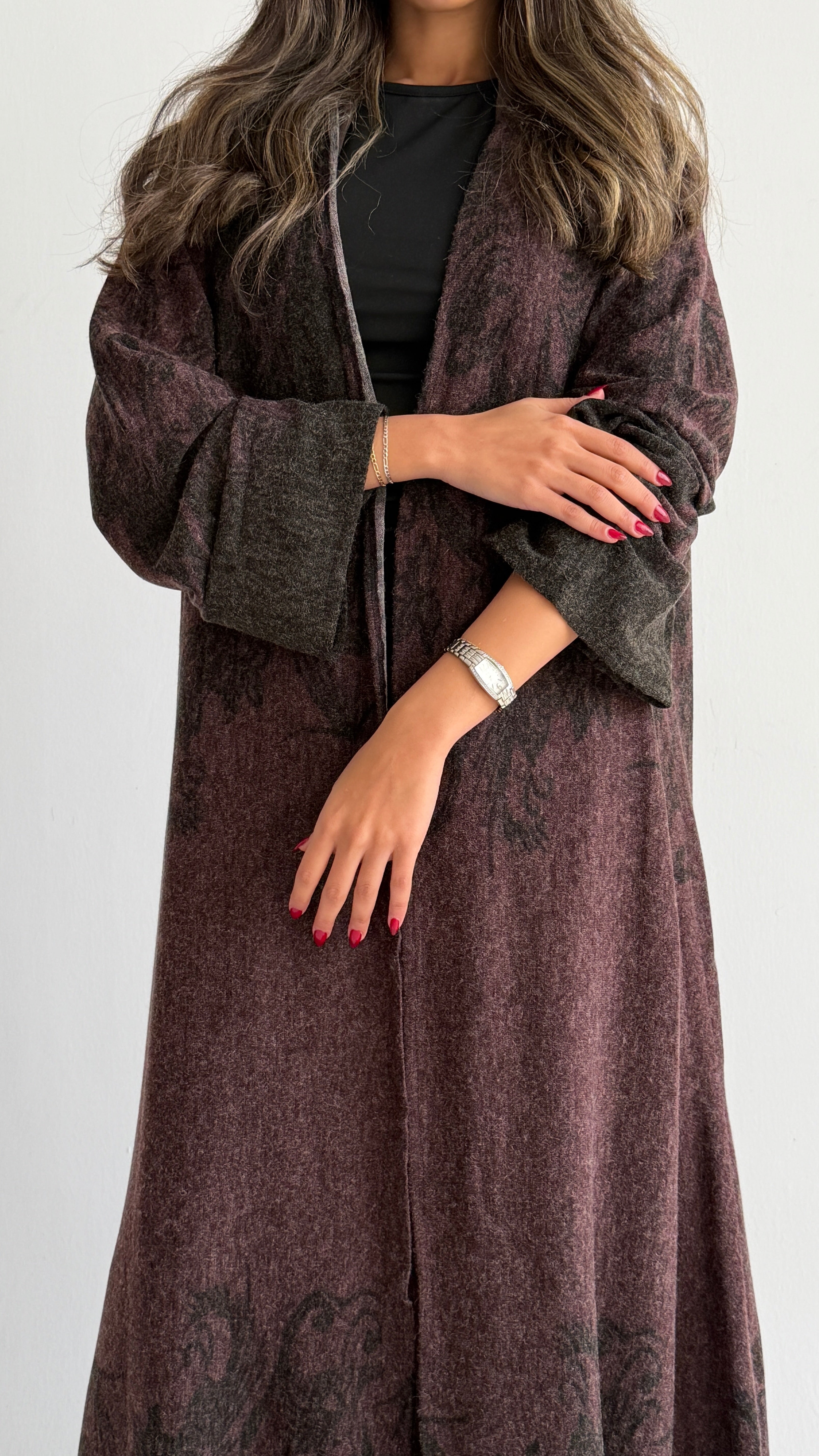 MW1855 - عباية مخمل كاملة طباعة برسمات راقية ودافئي - Aya