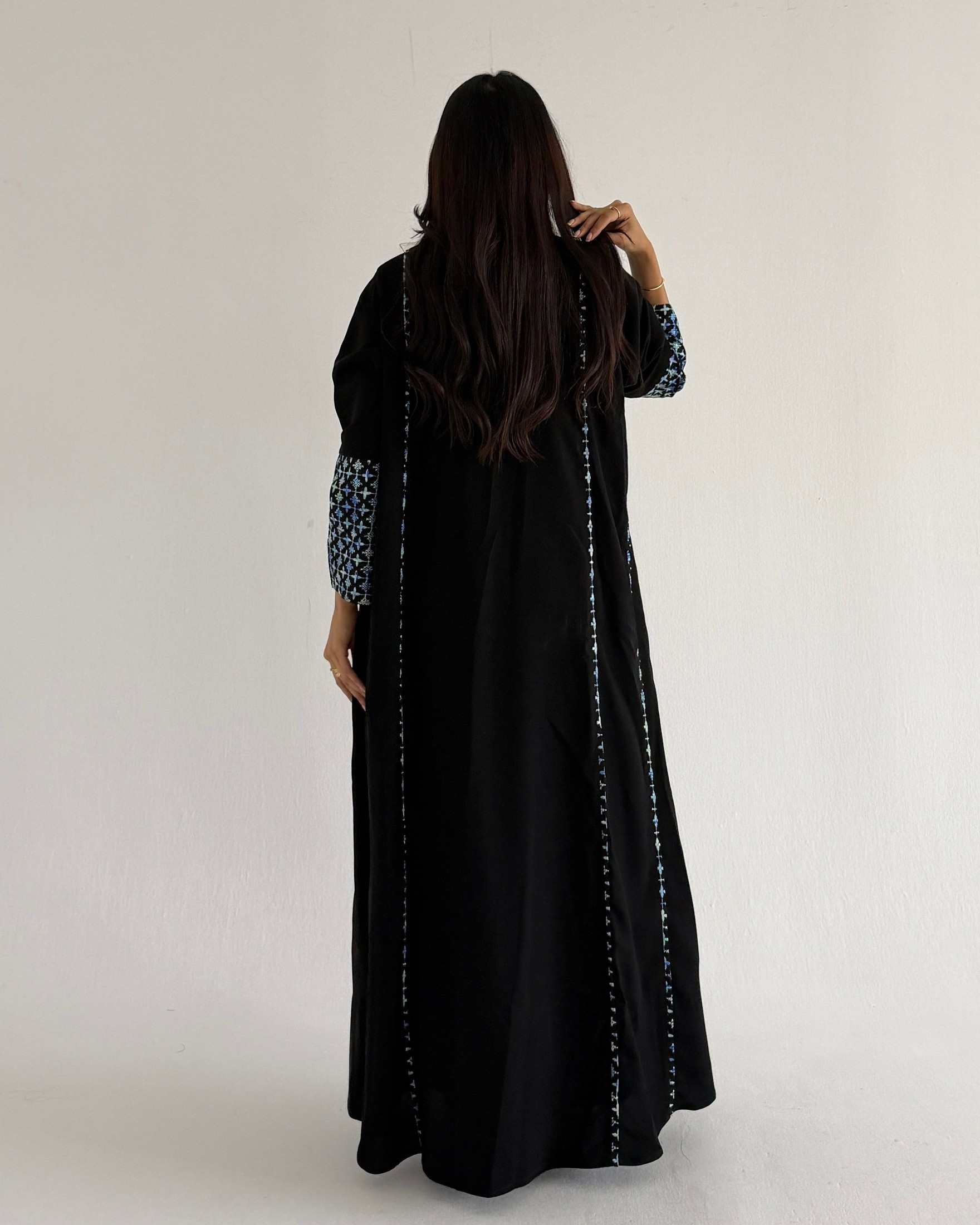 MWT5043 - كريب اسود قصة كلوش مع قماش قيطان - Aya