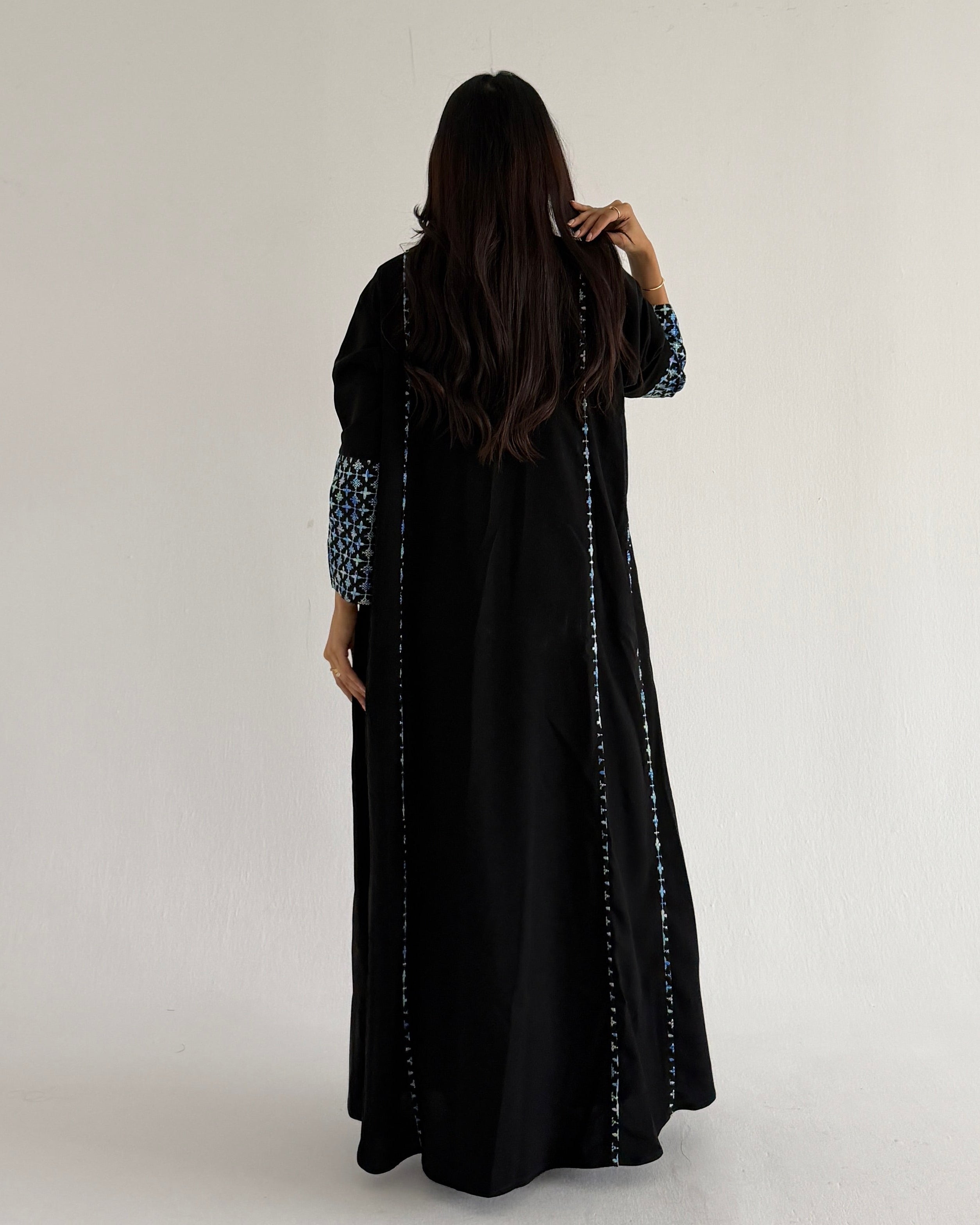 MWT5043 - كريب اسود قصة كلوش مع قماش قيطان - Aya