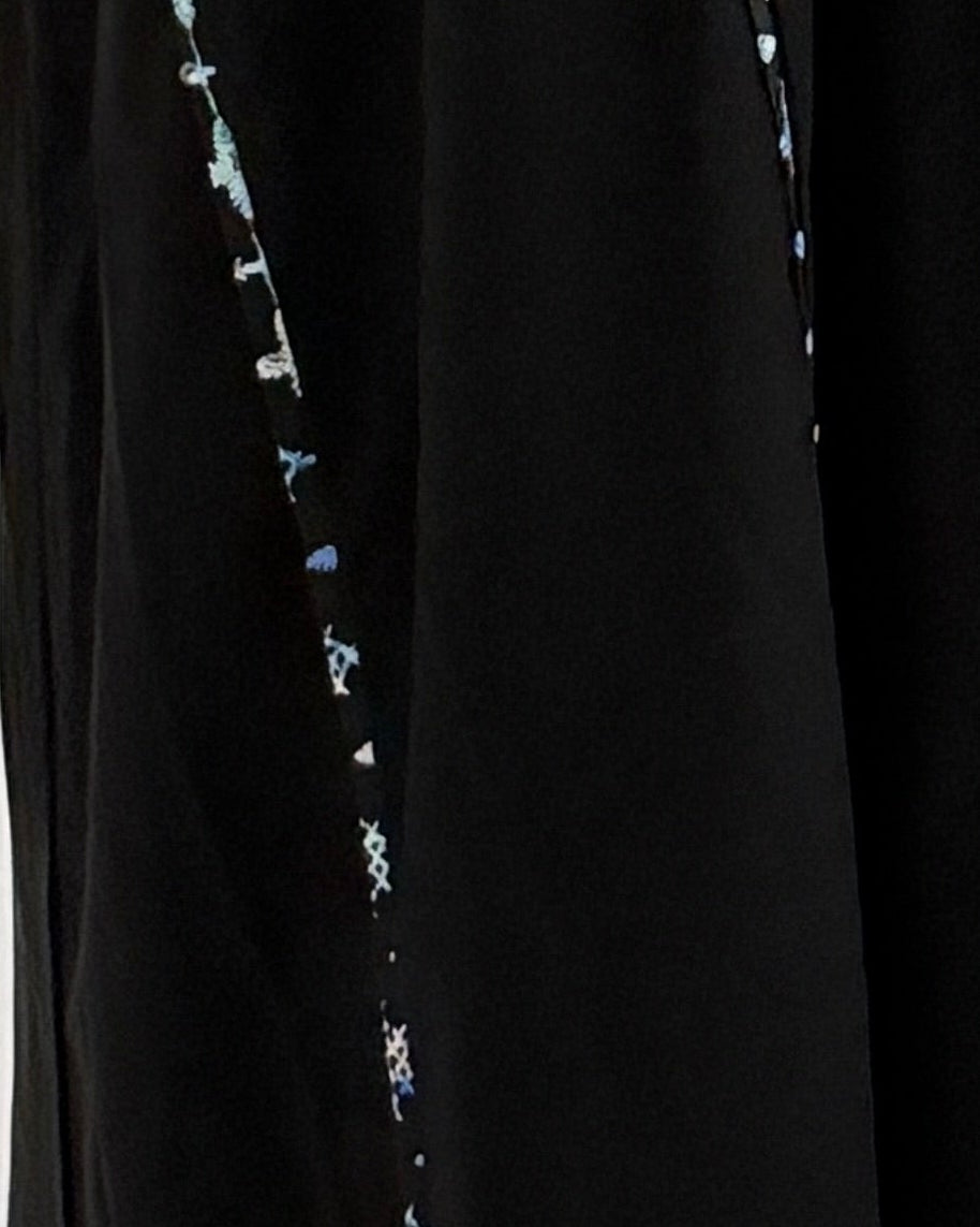 MWT5043 - كريب اسود قصة كلوش مع قماش قيطان - Aya