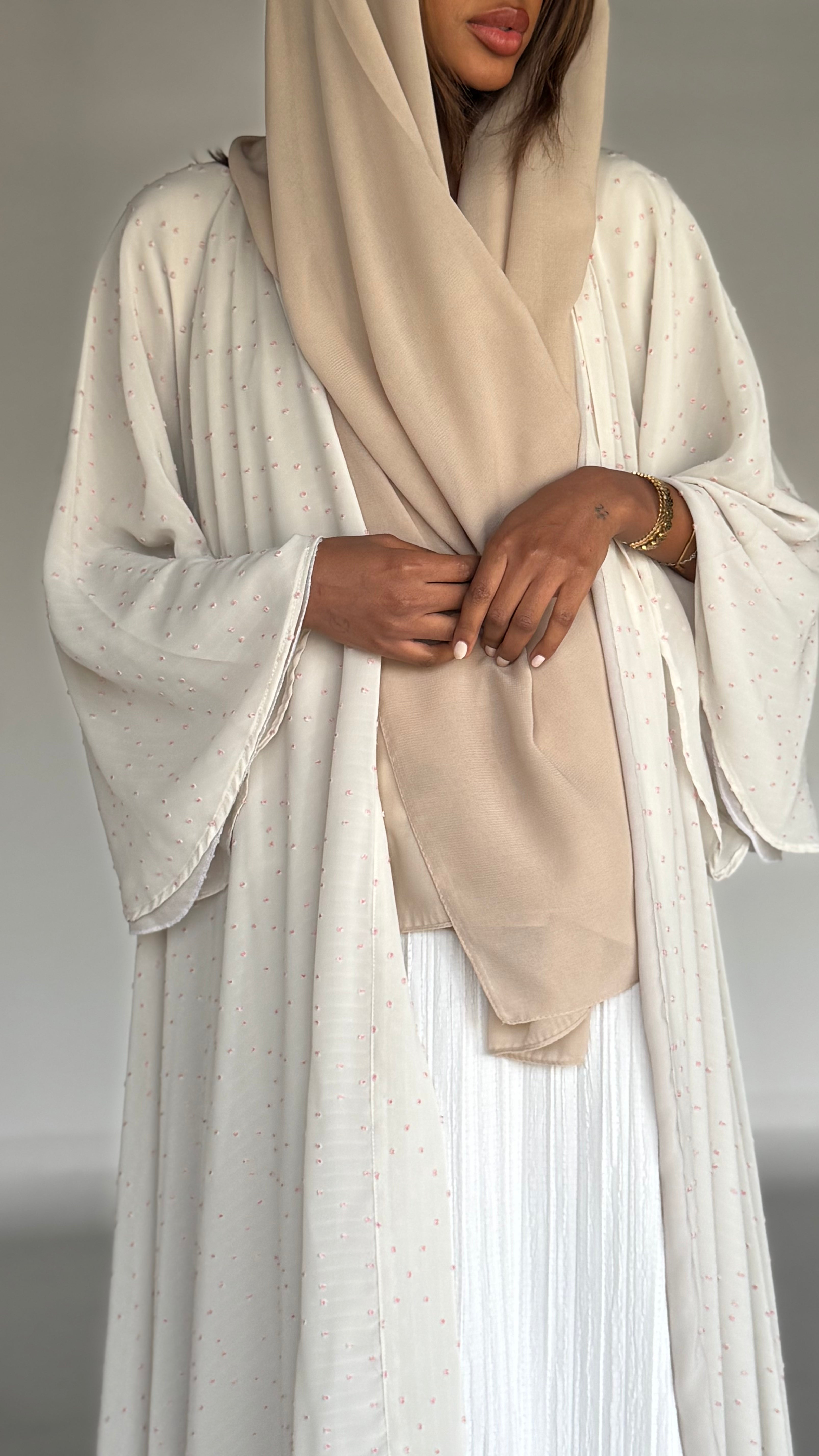 MW1822 - عباية دبل كلوش بأكمام فضافضة من الكريب الياباني - Aya