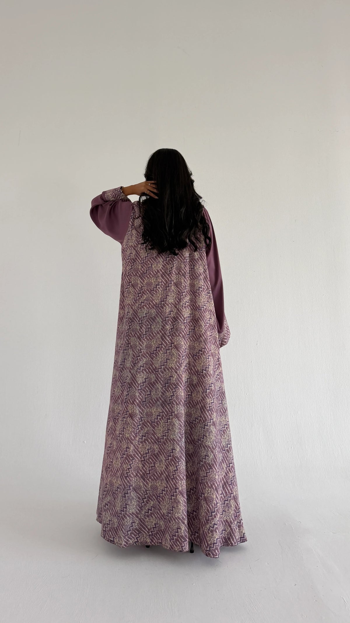 MWT1283 - عباية بتدخيلة مطبوعة بالأكمام والخلف | Printed Insert Abaya - Aya