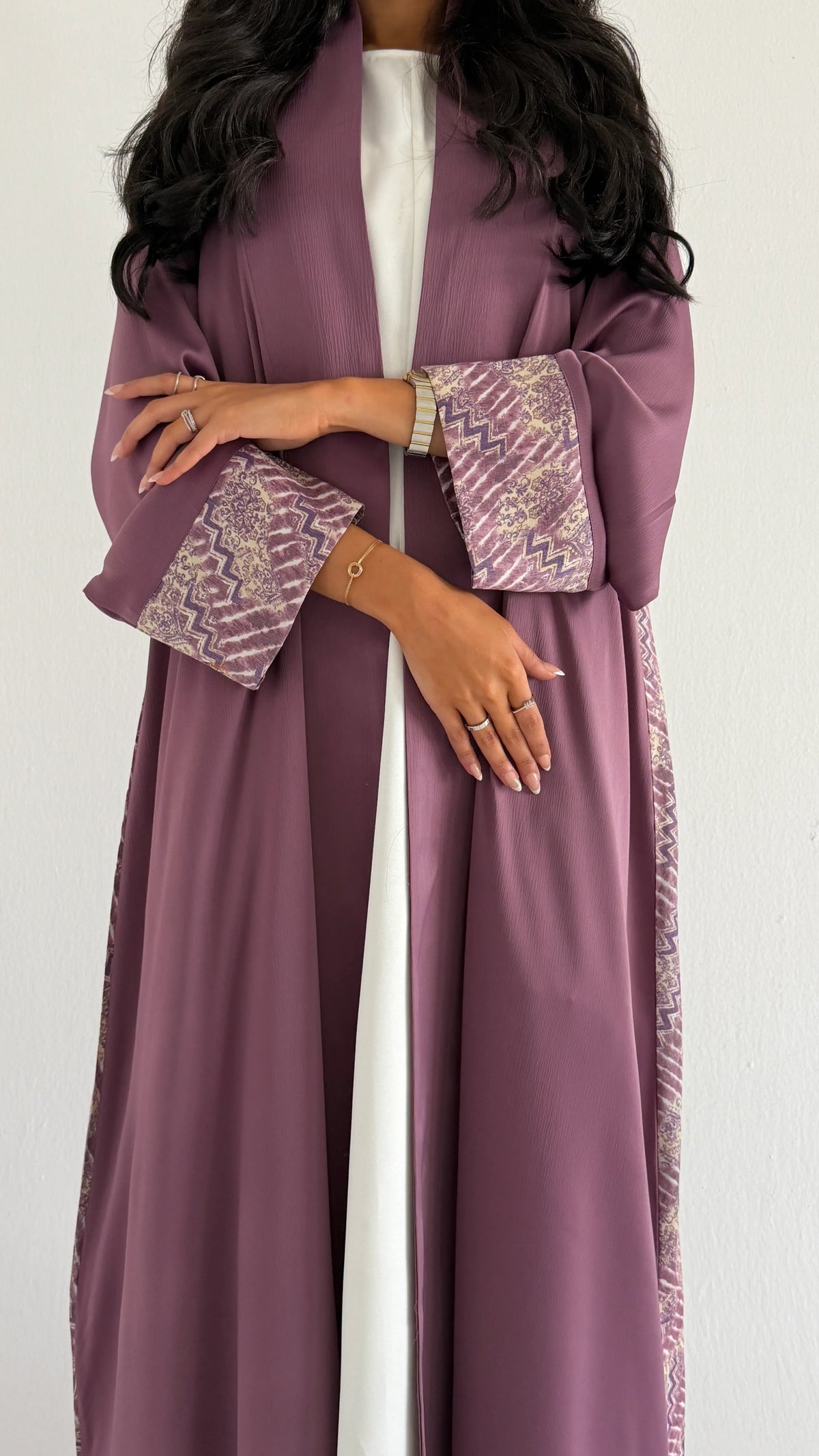 MWT1283 - عباية بتدخيلة مطبوعة بالأكمام والخلف | Printed Insert Abaya - Aya