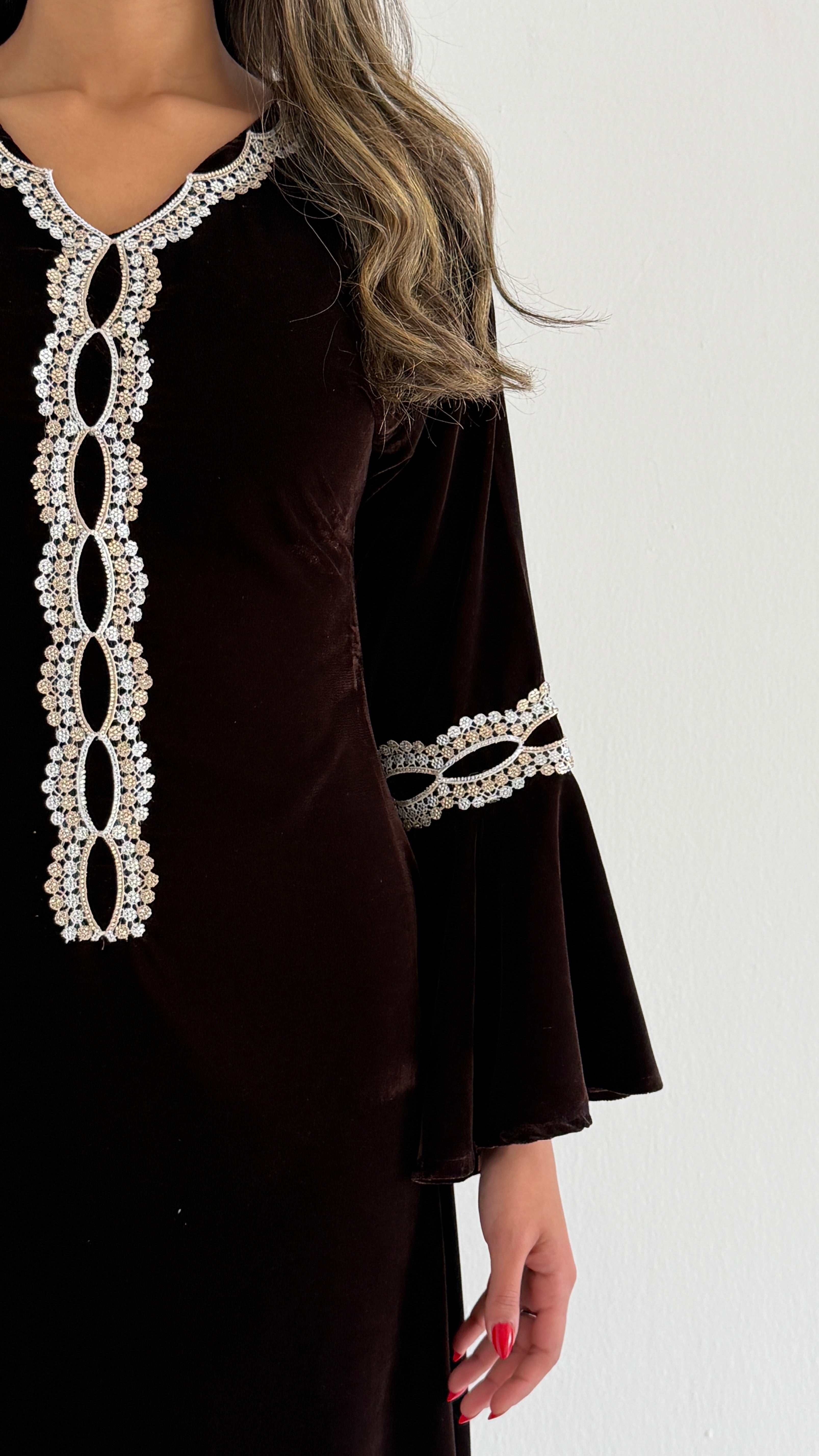 MWJ013 - جلابية مخمل مكسر بتصميم أنيق وكلفة ناعمة متوازنة - Aya