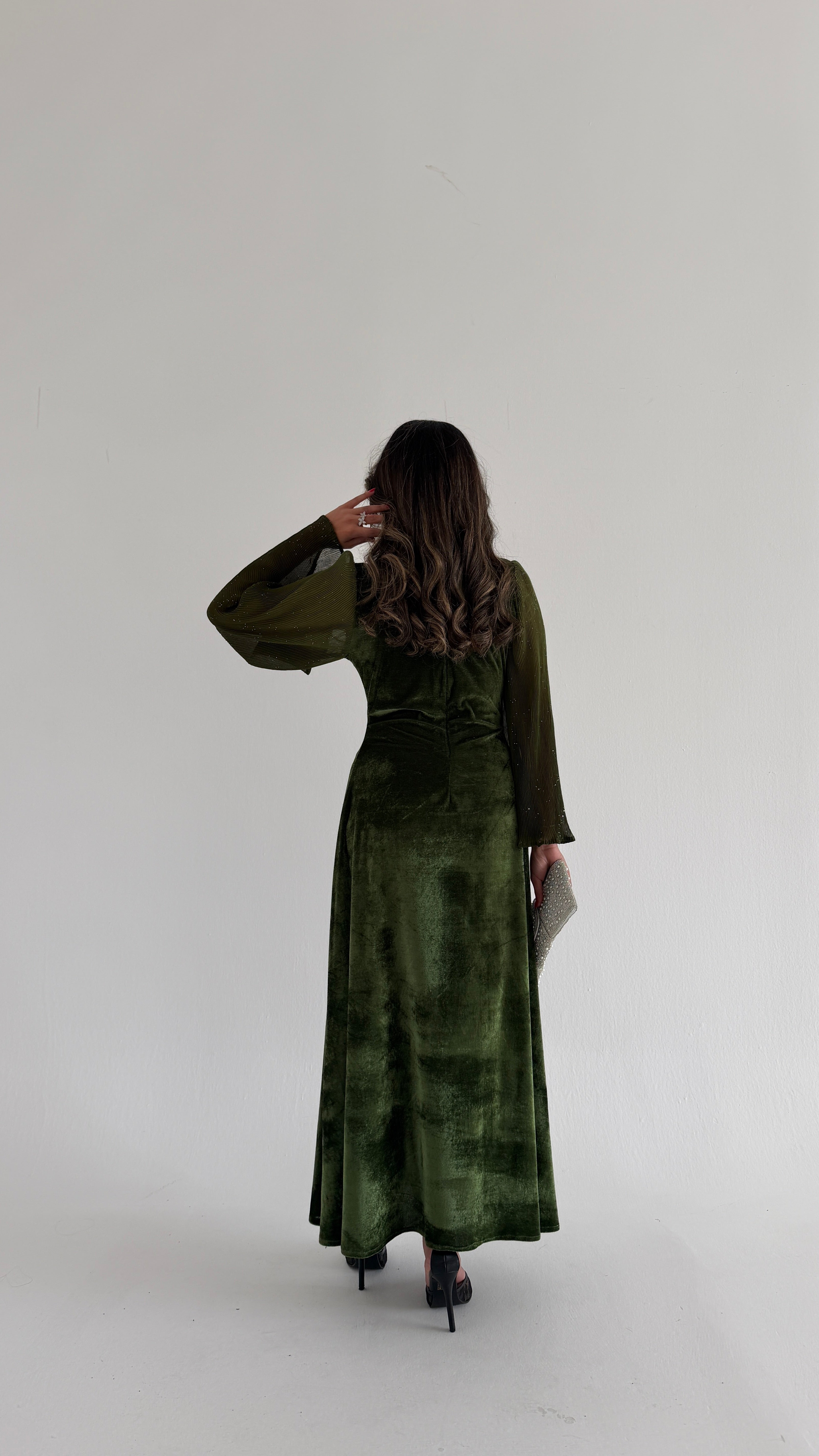 MWJ009 - جلابية مخمل راقية بتفاصيل شيفون أومبري فاخرة على الأكمام - Aya