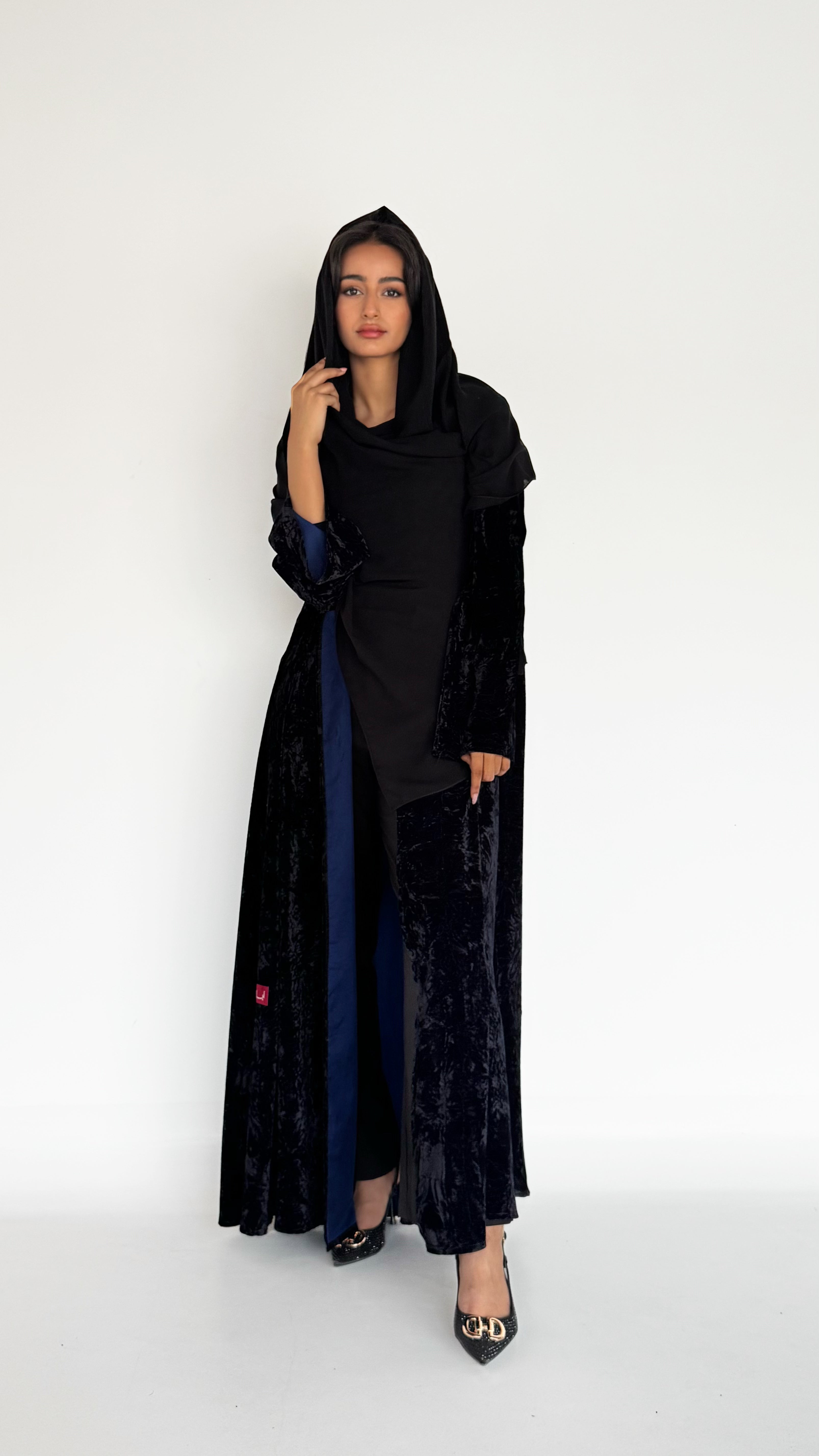 MW645 - Light Crepe Standing with Jacquard Half-Cloche