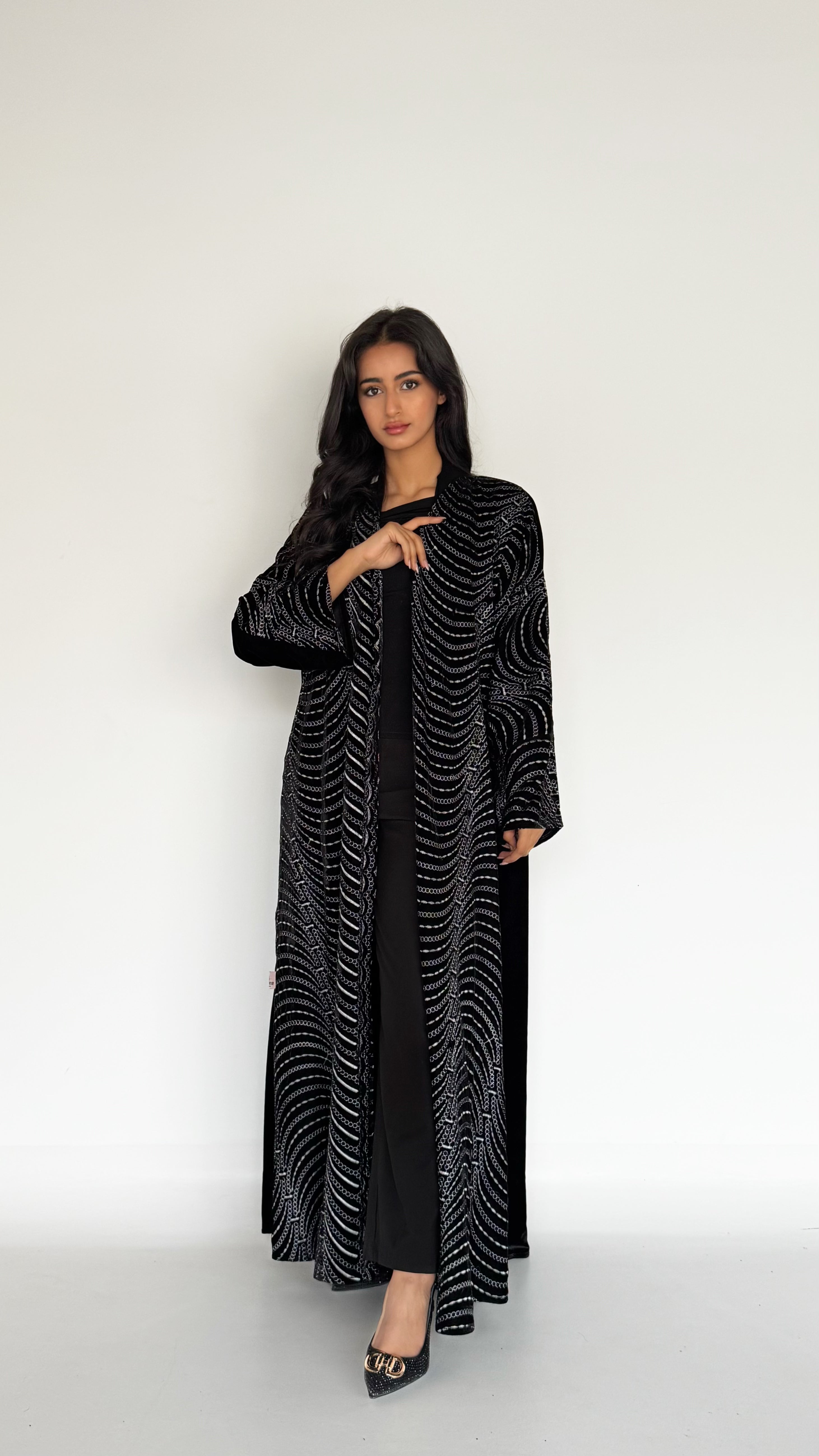 MW645 - Light Crepe Standing with Jacquard Half-Cloche