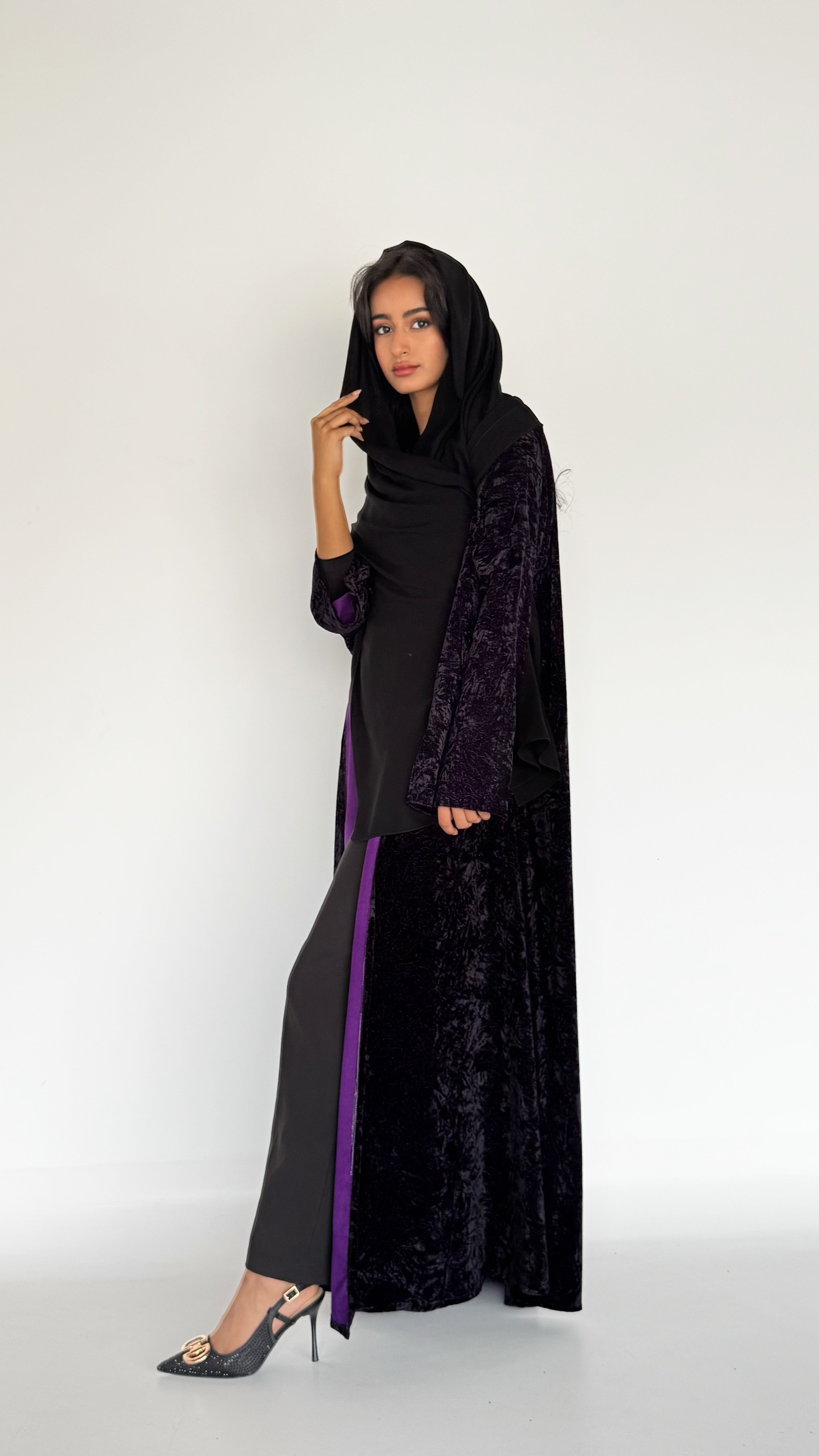 MW645 - Light Crepe Standing with Jacquard Half-Cloche