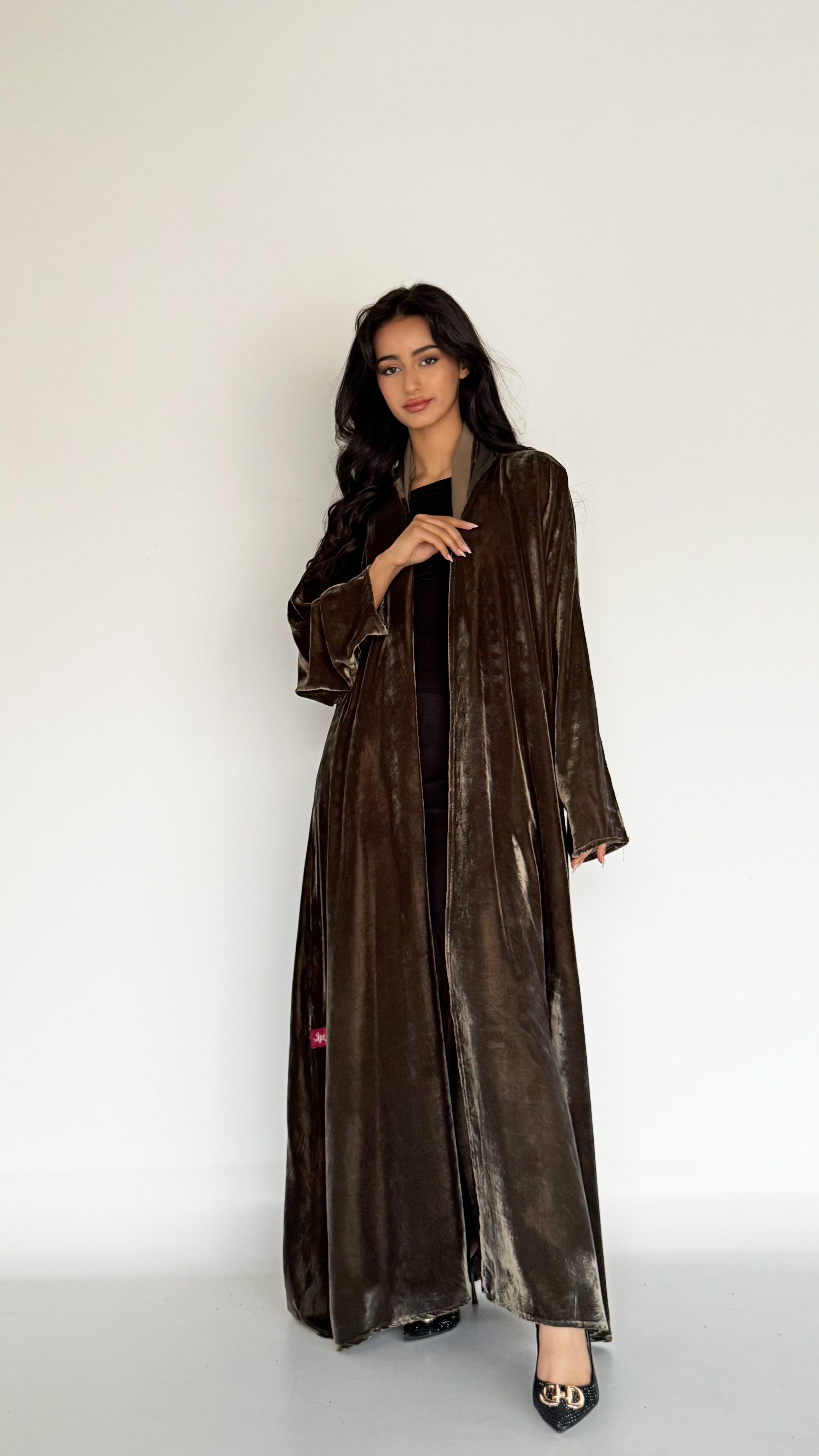 MW645 - Light Crepe Standing with Jacquard Half-Cloche