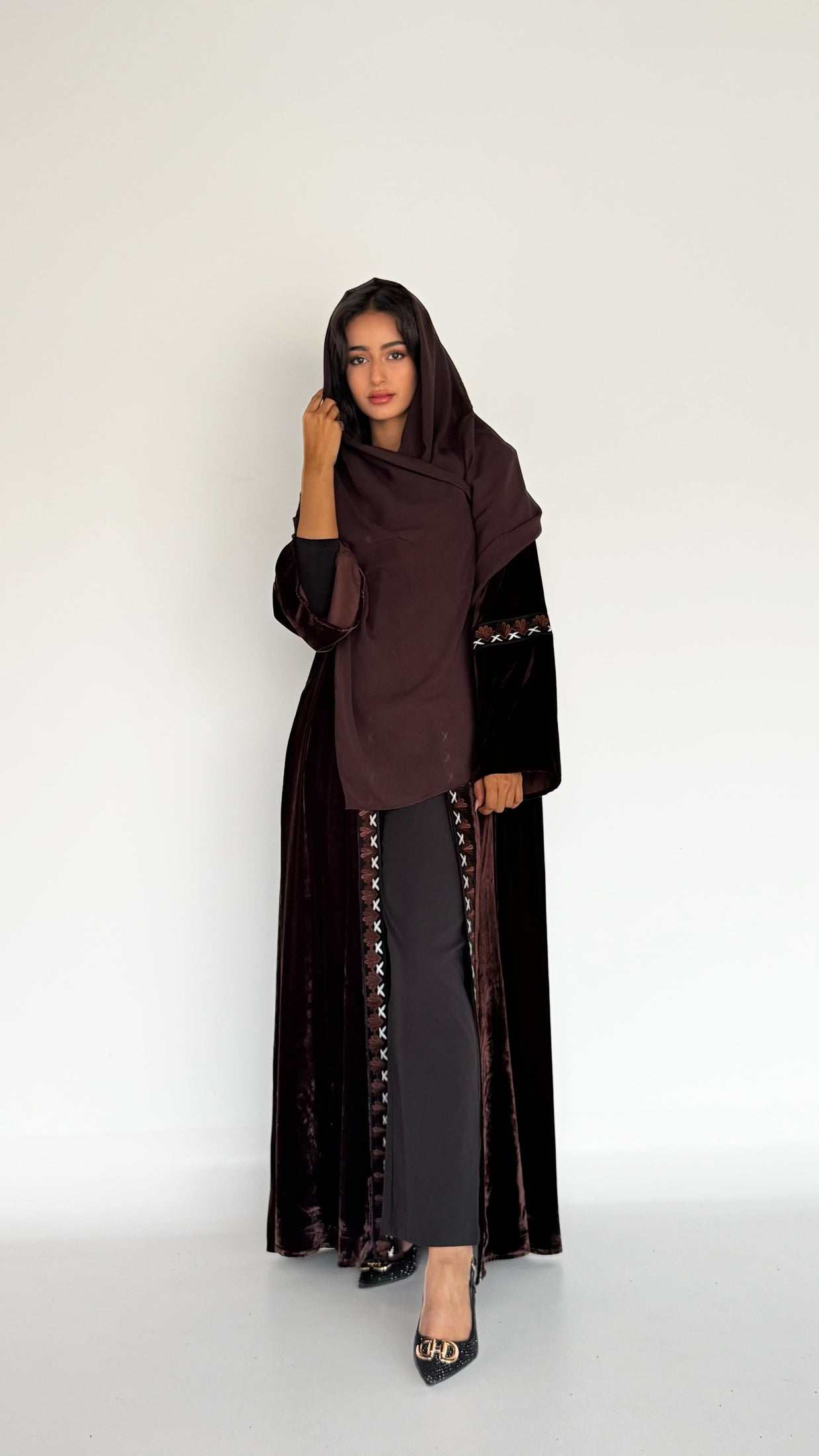 MW1764 - عباية مخمل اس اس مع اضافة كلفة - Aya
