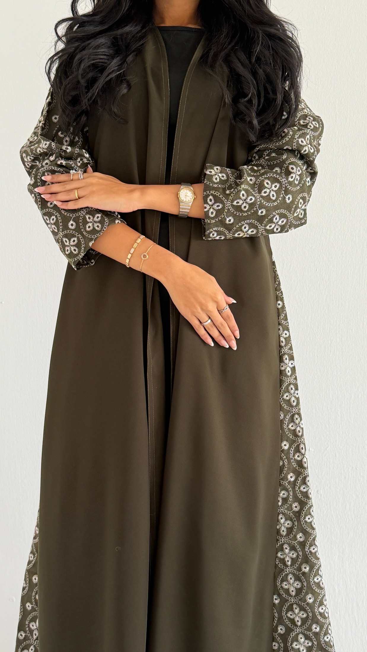 MWT767 - عباية كريب مع تدخيلة لنن هندي - Aya