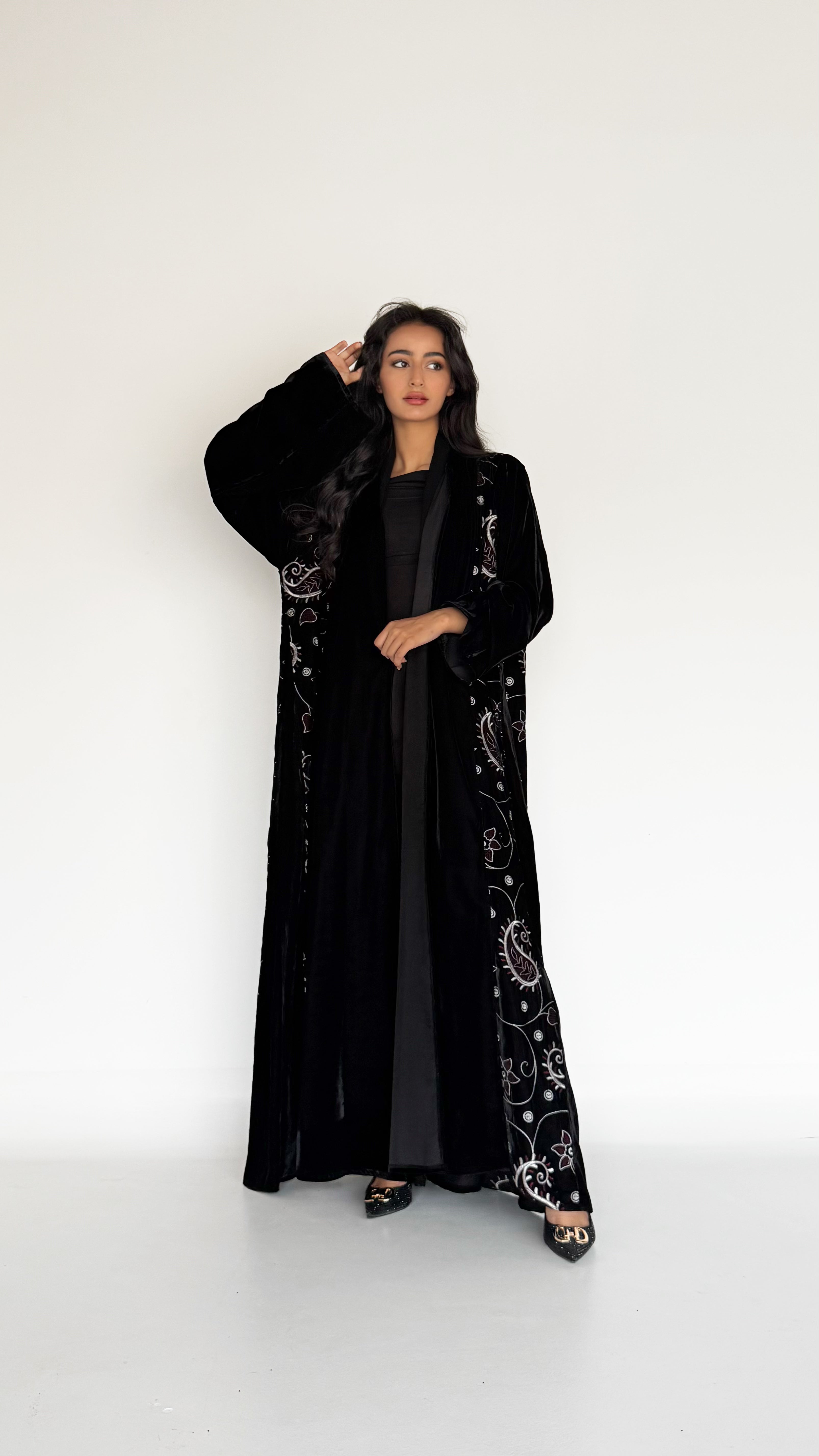 MW645 - Light Crepe Standing with Jacquard Half-Cloche