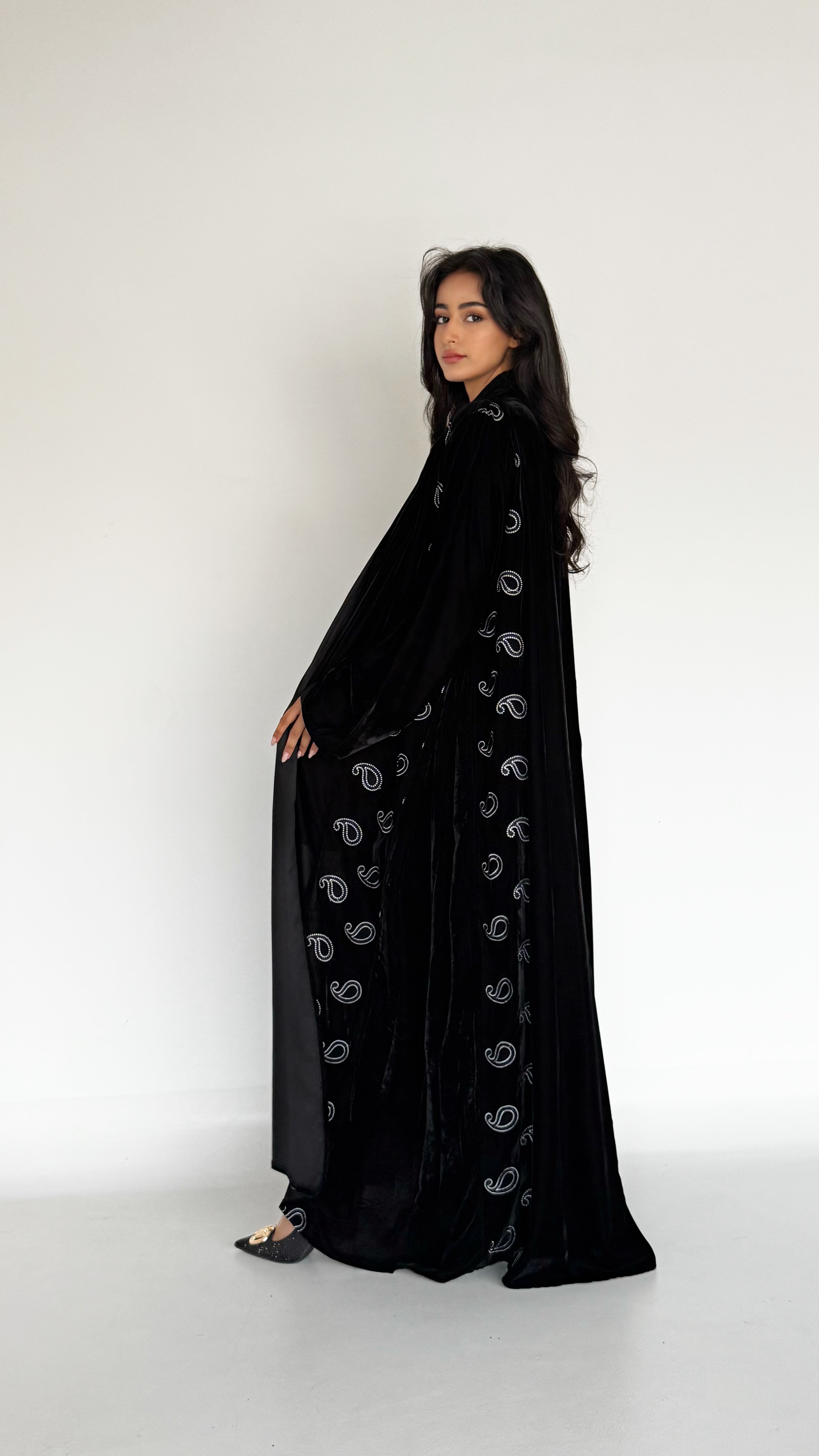 MW645 - Light Crepe Standing with Jacquard Half-Cloche