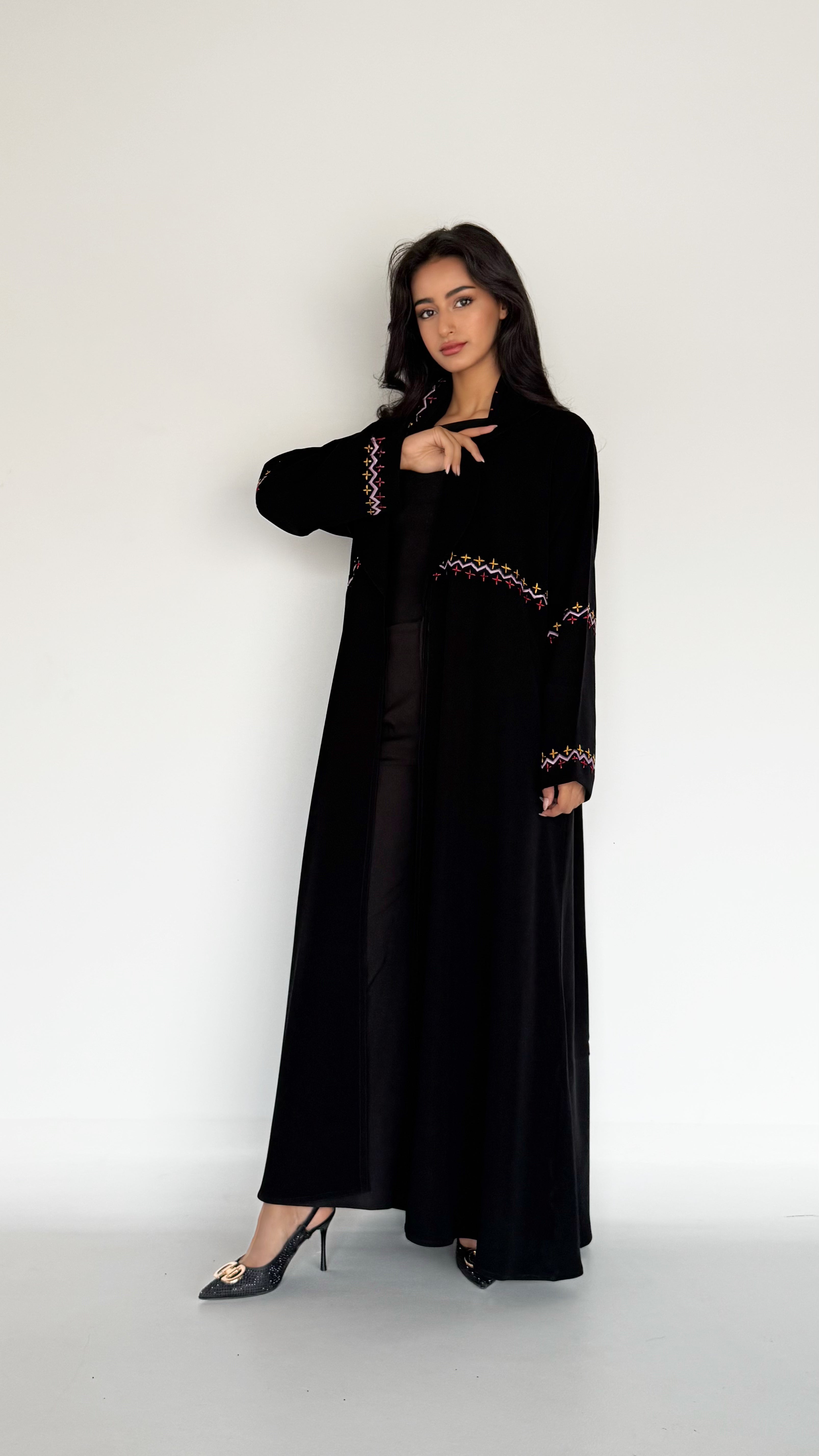 MW645 - Light Crepe Standing with Jacquard Half-Cloche