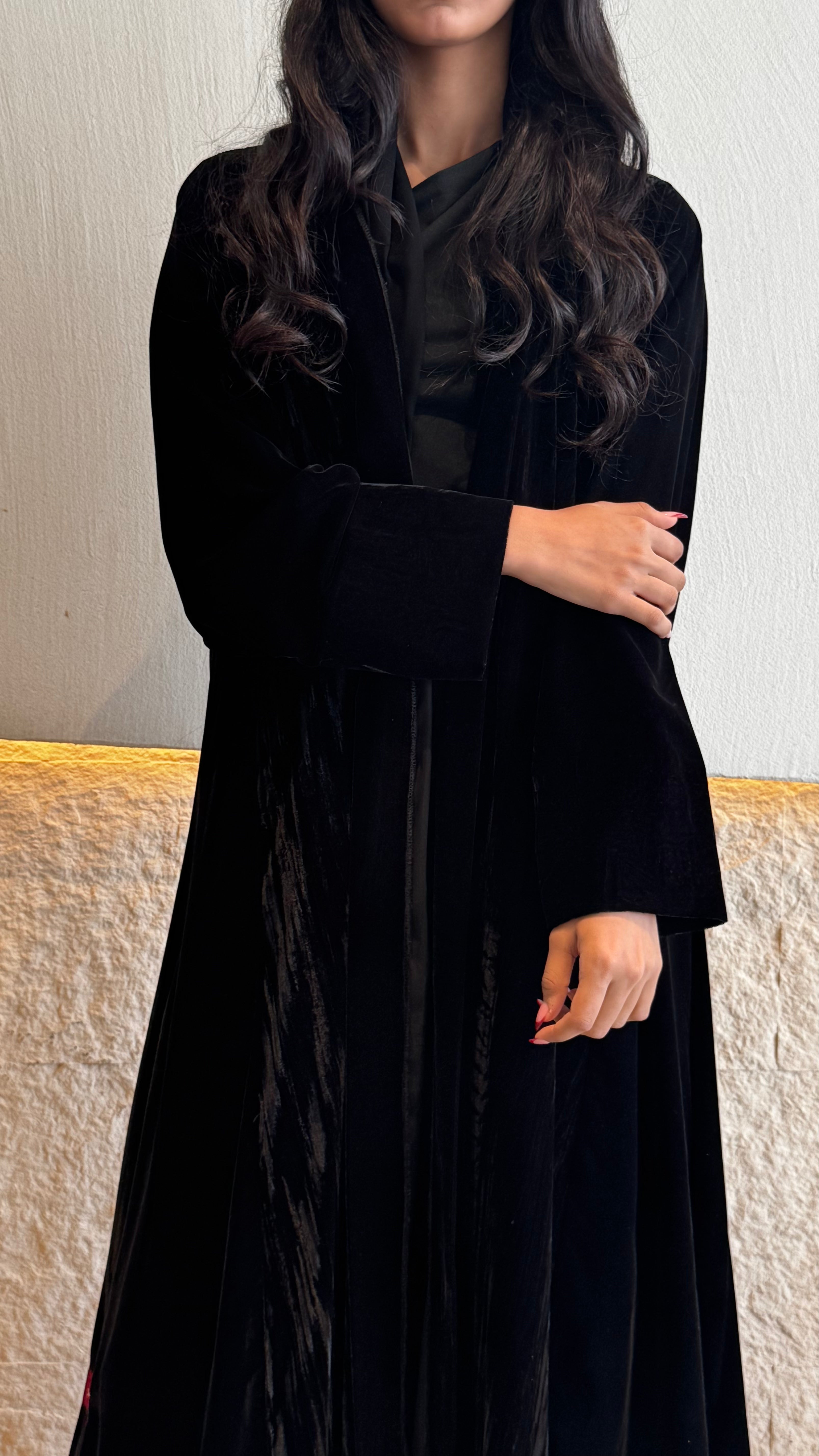 MWT673 - عباية مخمل اسود - Aya