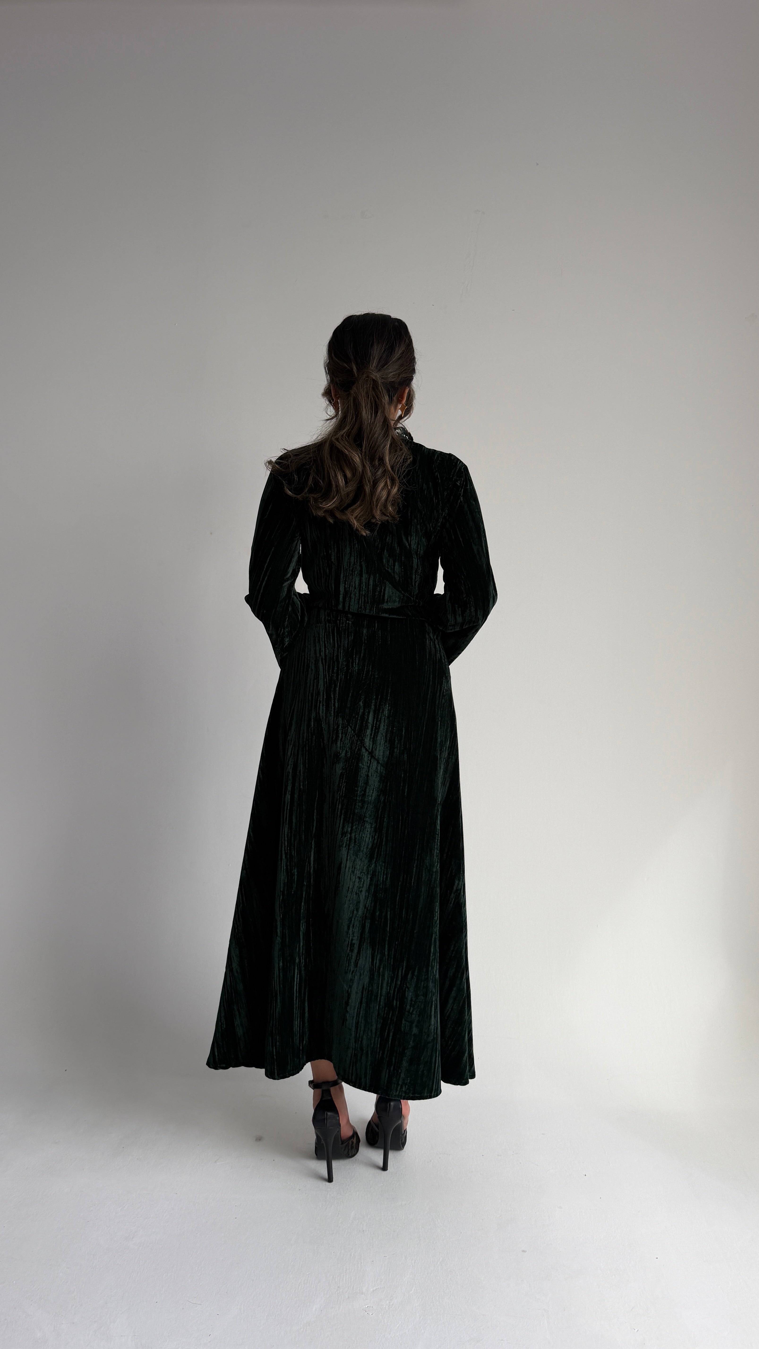 MWJ007 - جلابية مخمل مكسر بلمسة كلفة راقية تعزز فخامة التصميم - Aya