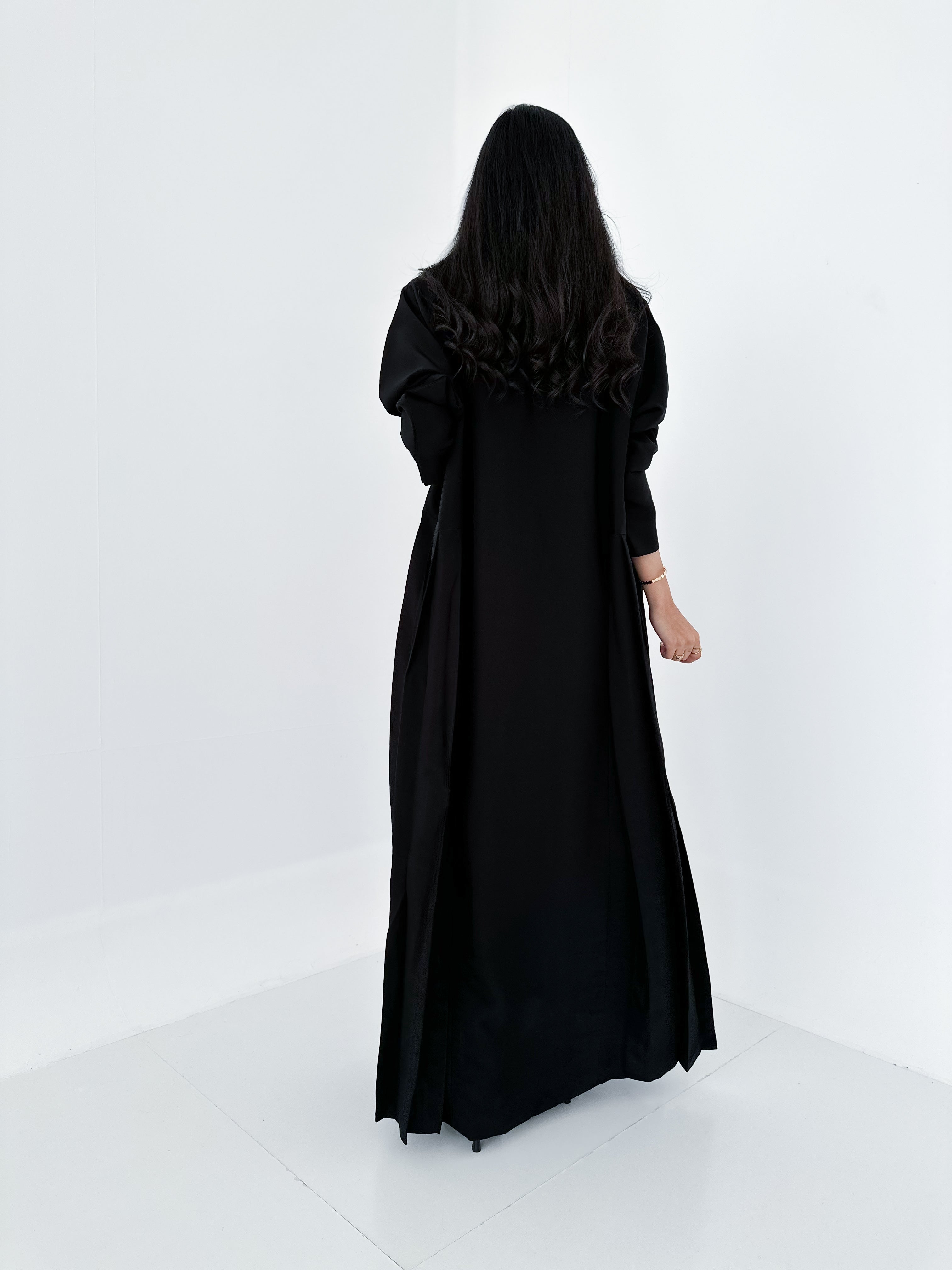 MW645 - Light Crepe Standing with Jacquard Half-Cloche
