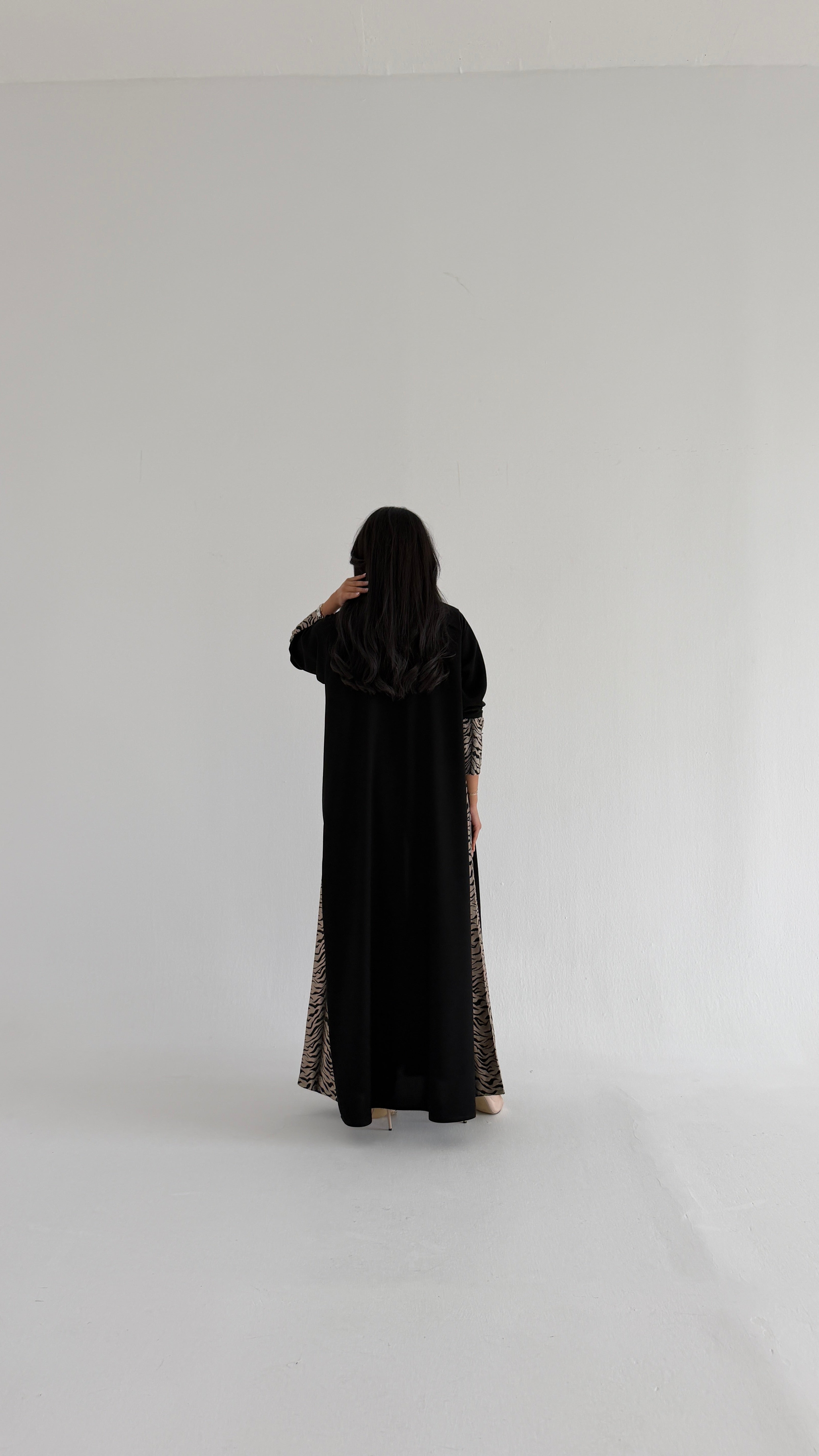 MWT2043 - عباية كريب بتدخلية جاكار - Aya