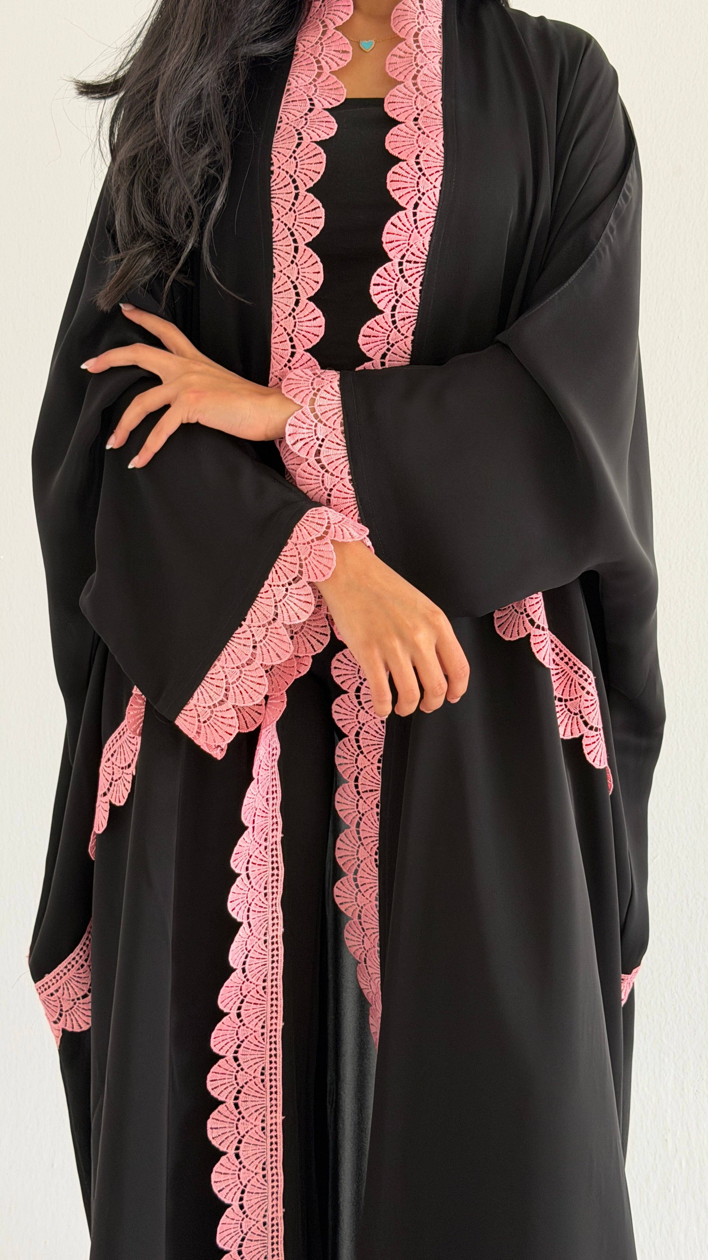 MW2163 -عبايه كريب مع اضافه كلفه مميزه وحصرية - Aya