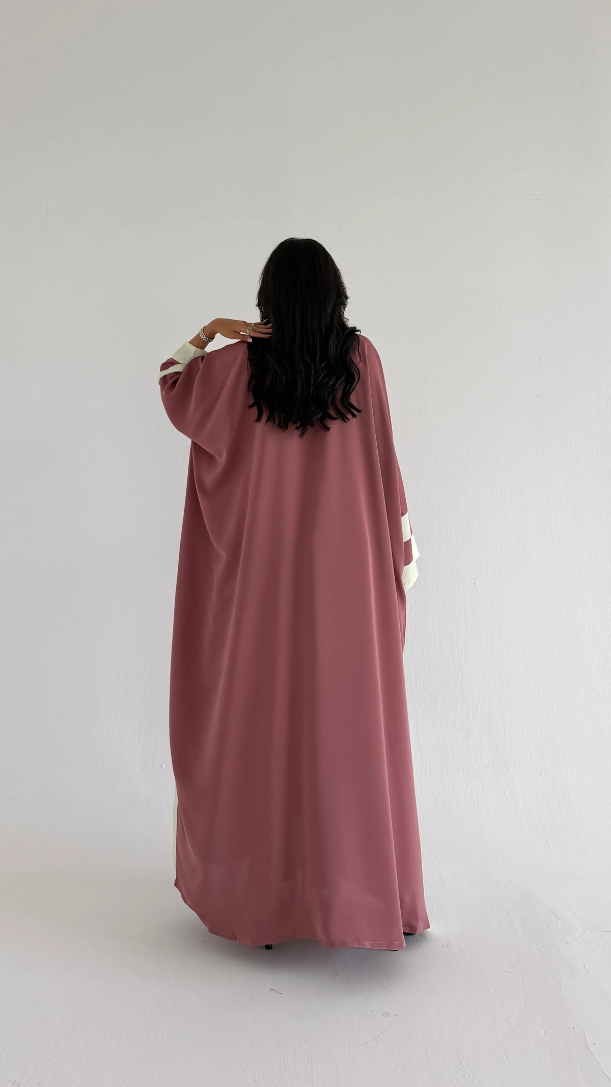 MWT5247 - عباية بدرجات صيفية مميزة و قماش عملي يومي - Aya