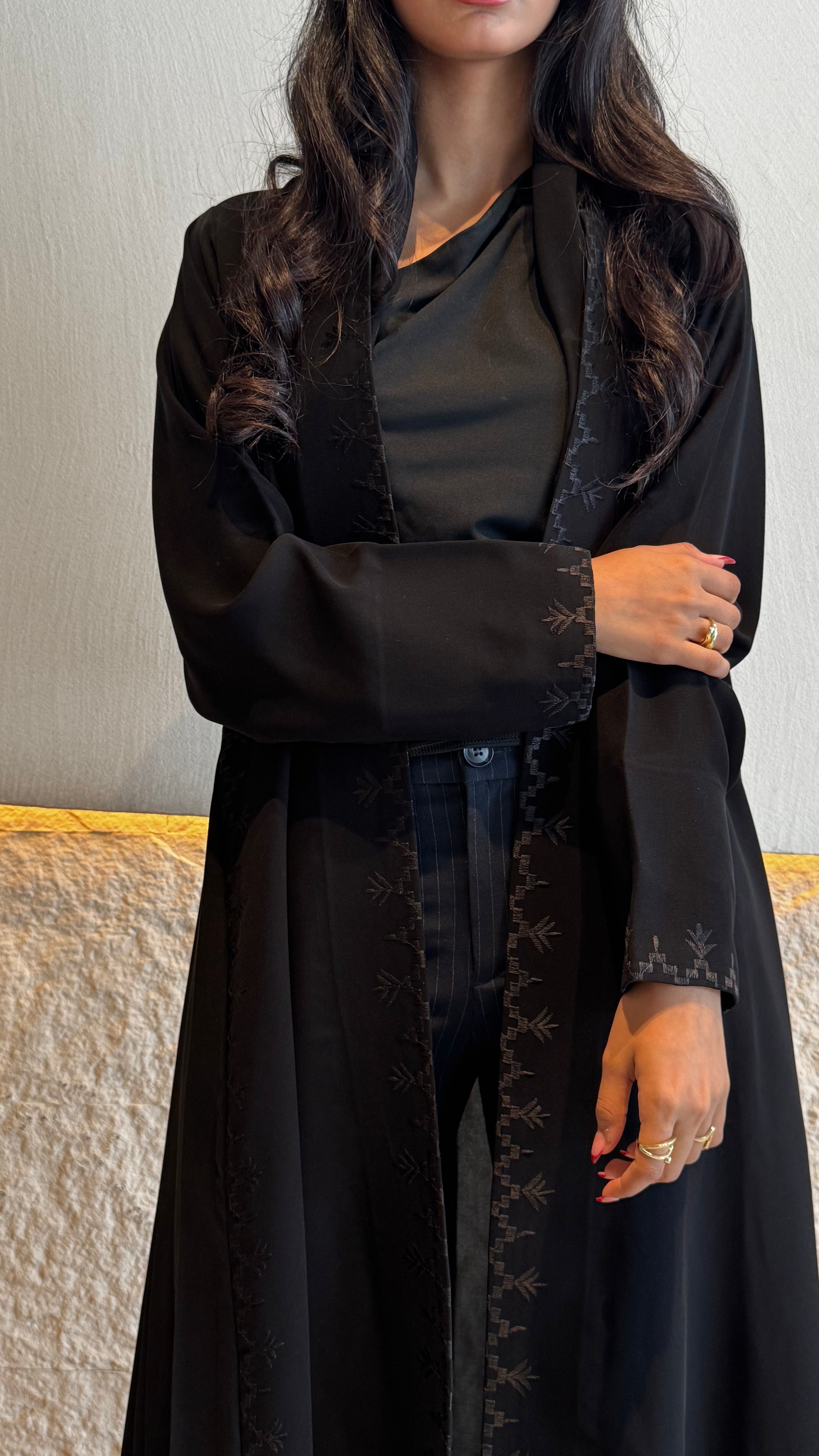 MW1813 - عباية السراميك الملكية بتفاصيل مطرزة - Aya