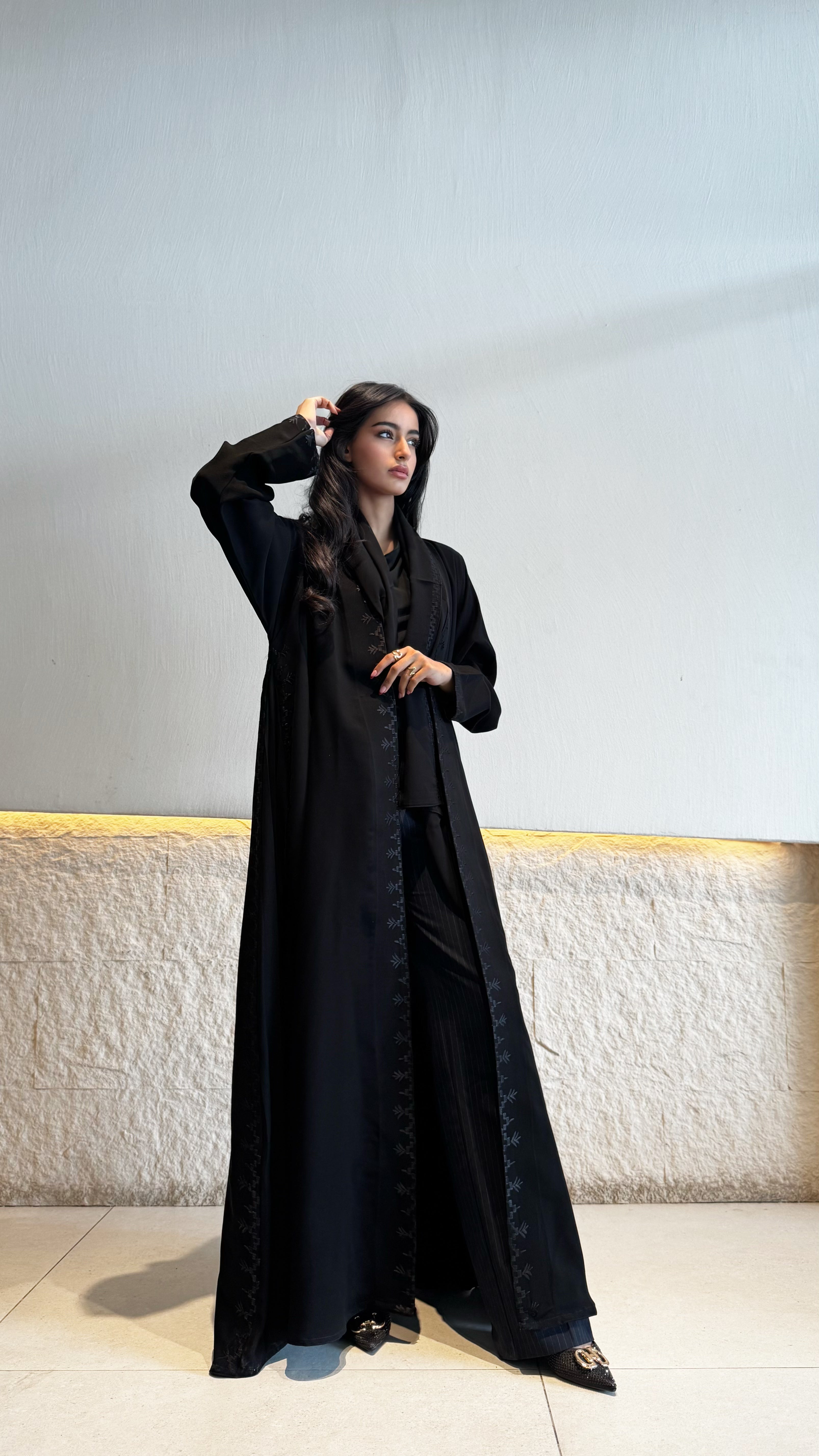 MW1813 - عباية السراميك الملكية بتفاصيل مطرزة - Aya