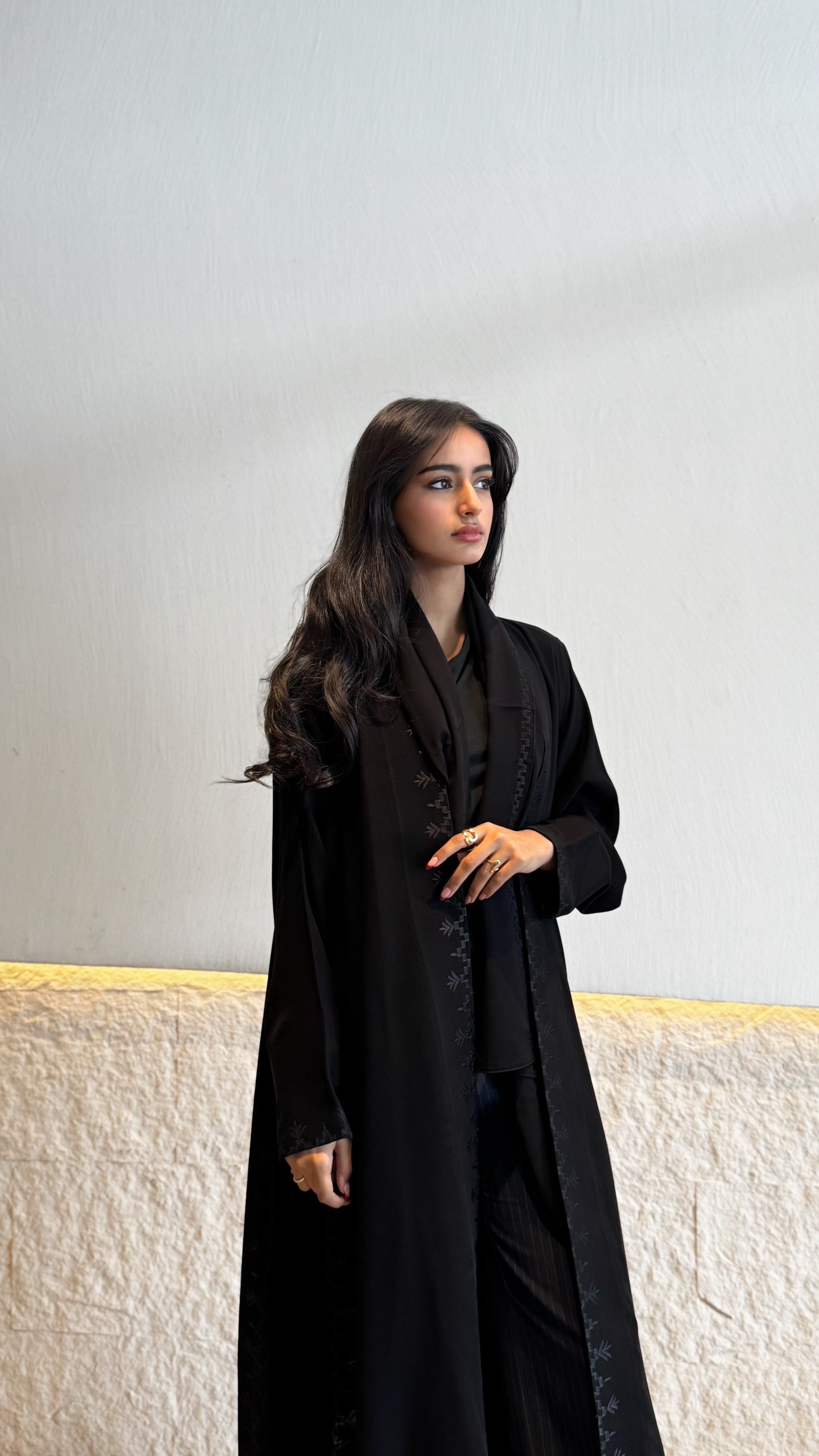 MW1813 - عباية السراميك الملكية بتفاصيل مطرزة - Aya