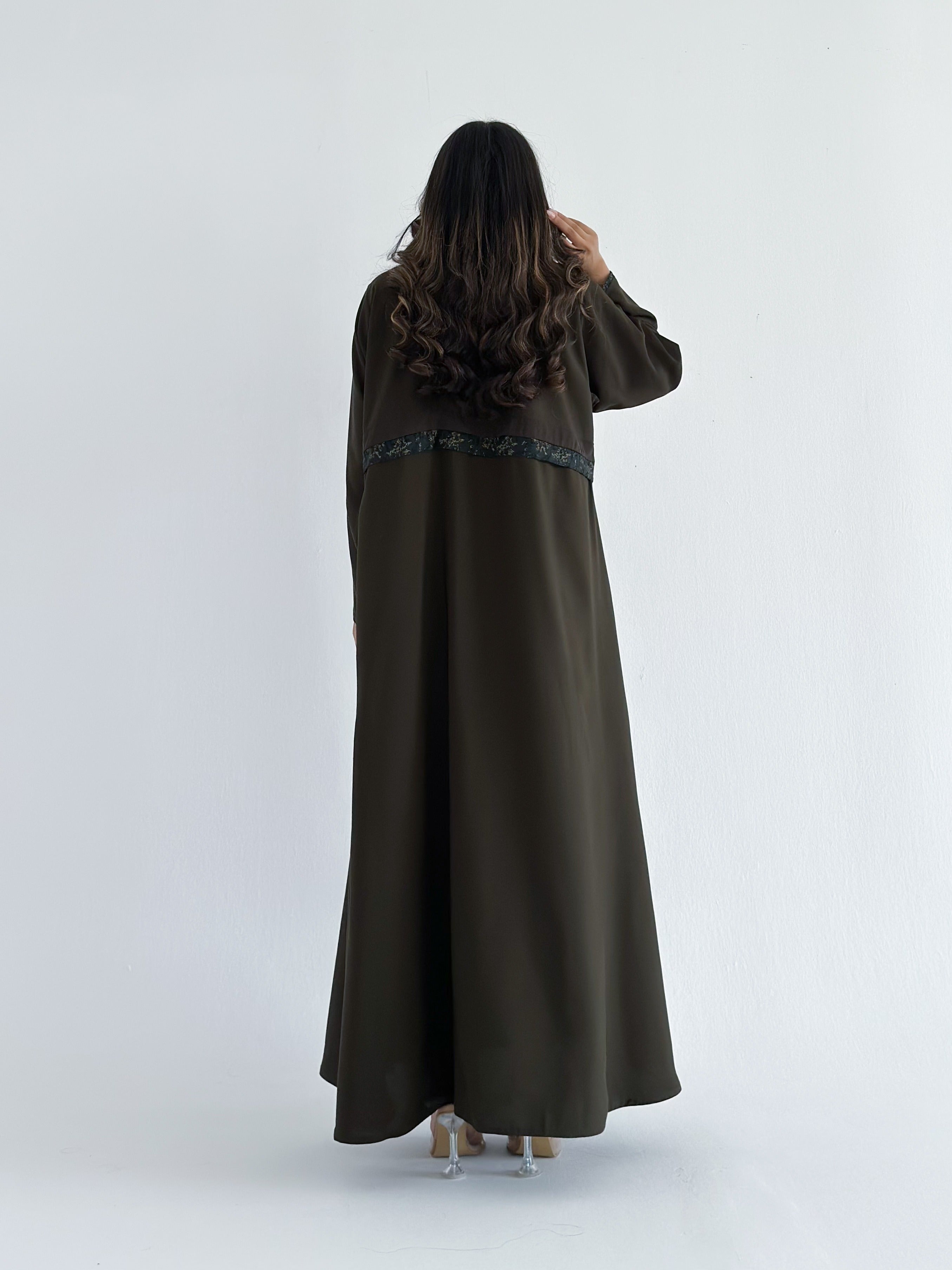 MWT1266 - عباية بليزر بتدخيلة ركامة