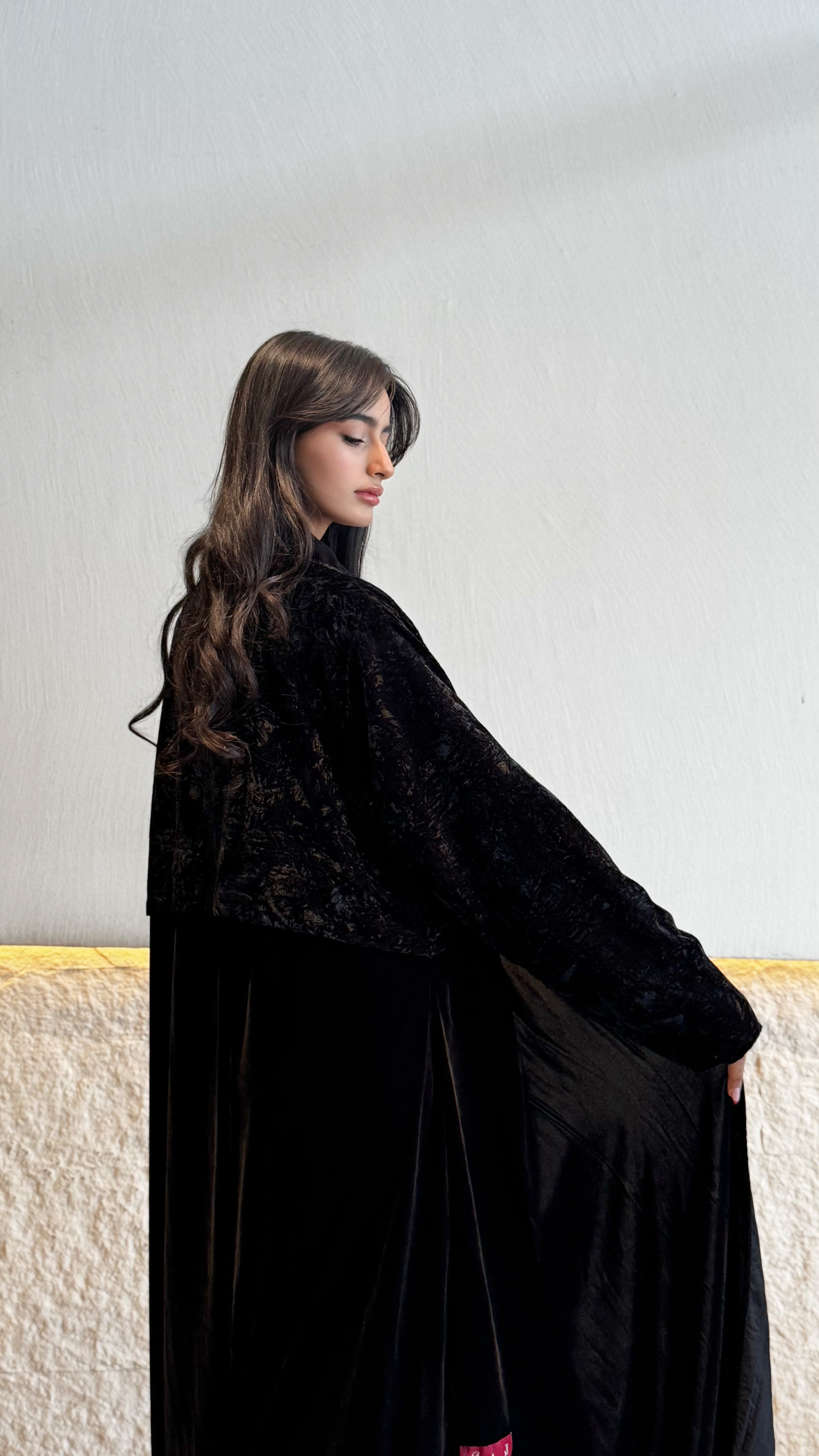 MW1833 - عباية مخمل بخامتين المشجر والمخمل القطيفي - Aya