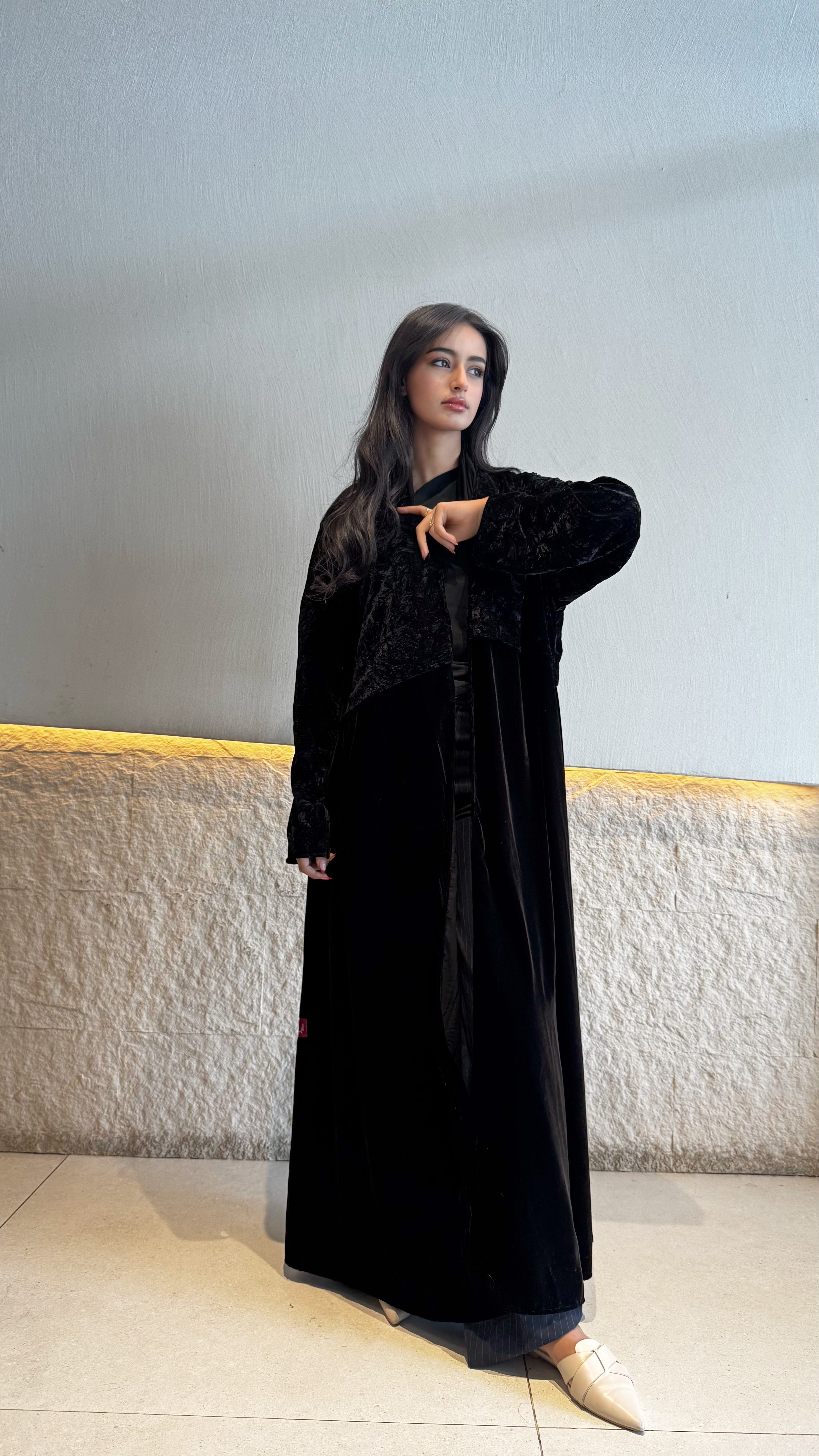 MW1833 - عباية مخمل بخامتين المشجر والمخمل القطيفي - Aya