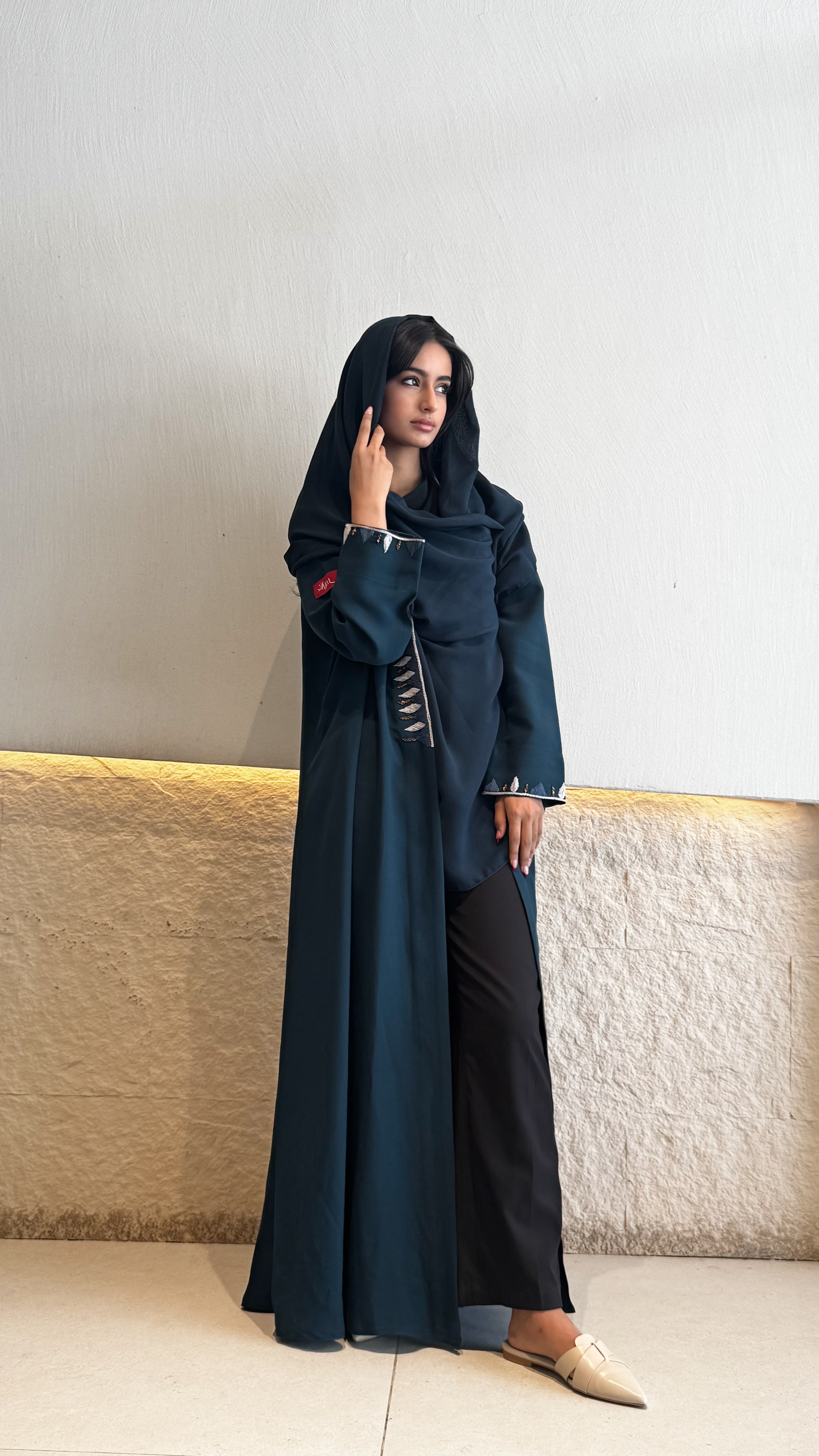 MWT678 - عباية تركوازي غامق تطريز - Aya