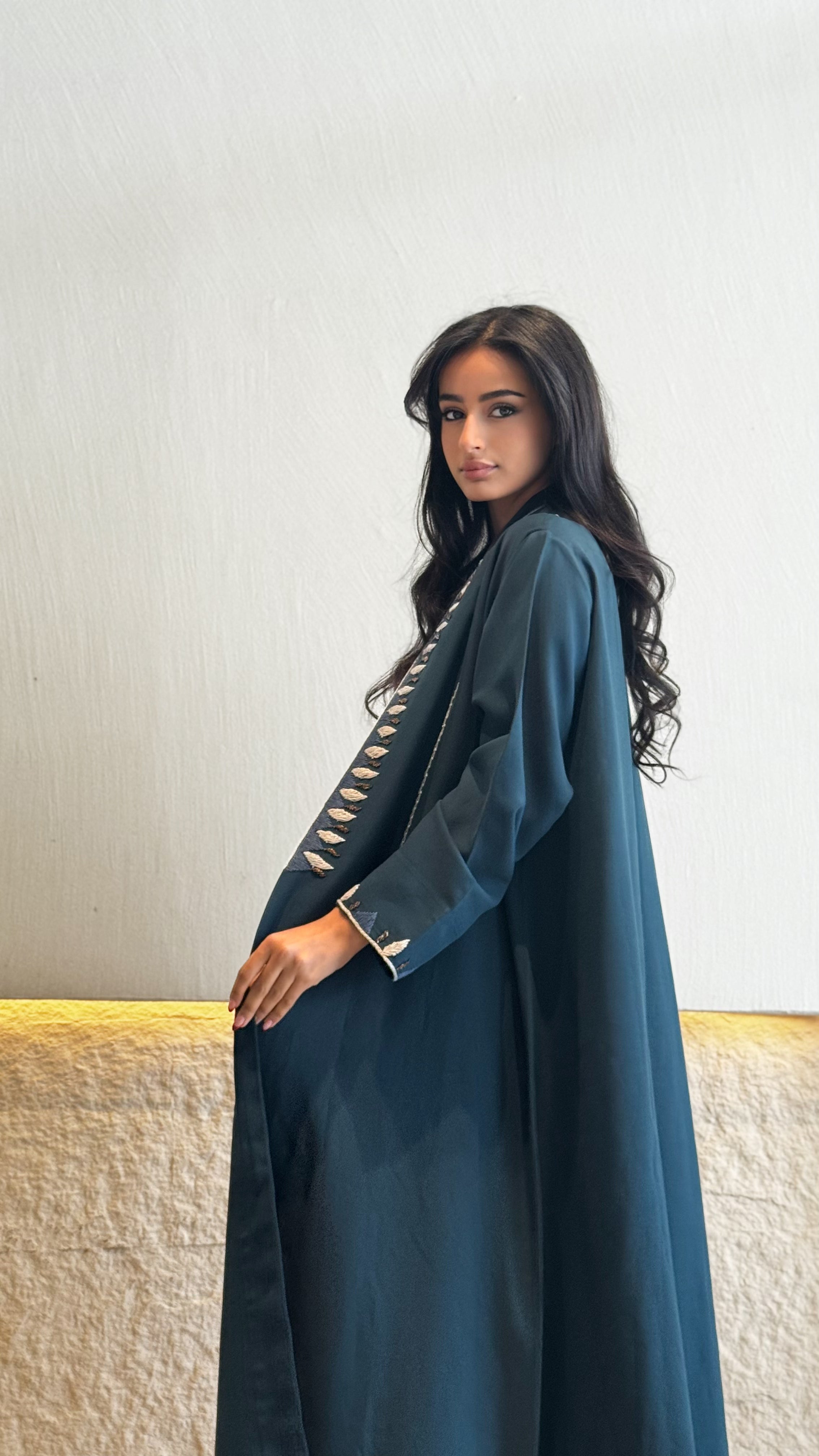 MWT678 - عباية تركوازي غامق تطريز - Aya